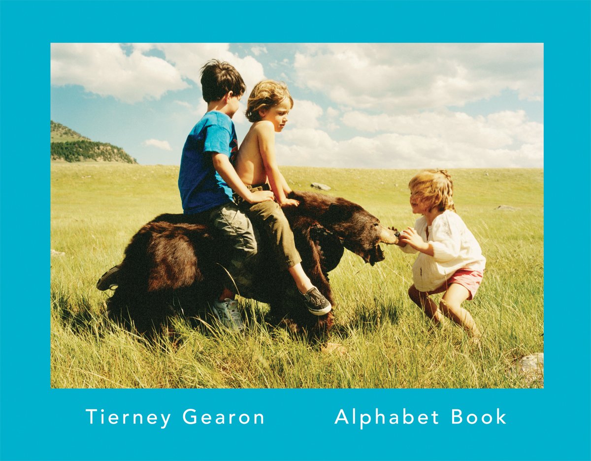 Tierney Gearon Alphabet Book le cadeau de naissance culturel et intemporel