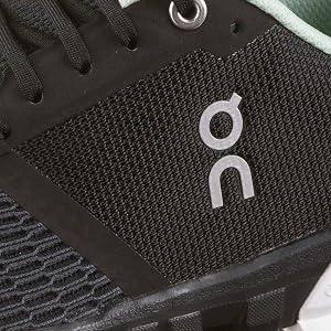 ON WOMENS Cloudflyer ／ オン レディース23.5 Buy ON Running Women's Shoes Cloud Flyer - Black/White 6M at Amazon.in