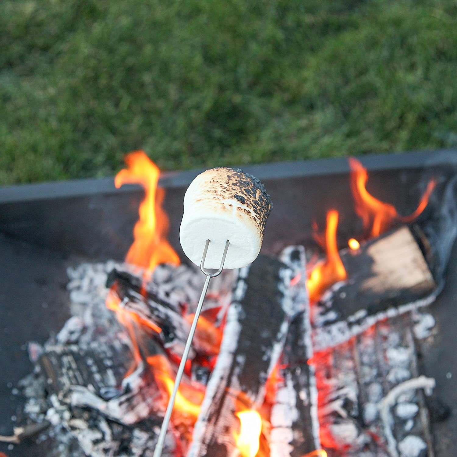 MalloMe Palitos para Asar malvaviscos - Brochetas Smores para Kit de Pozo de Fuego - Accesorios para Acampar Perros Calientes Campfire Marshmellow