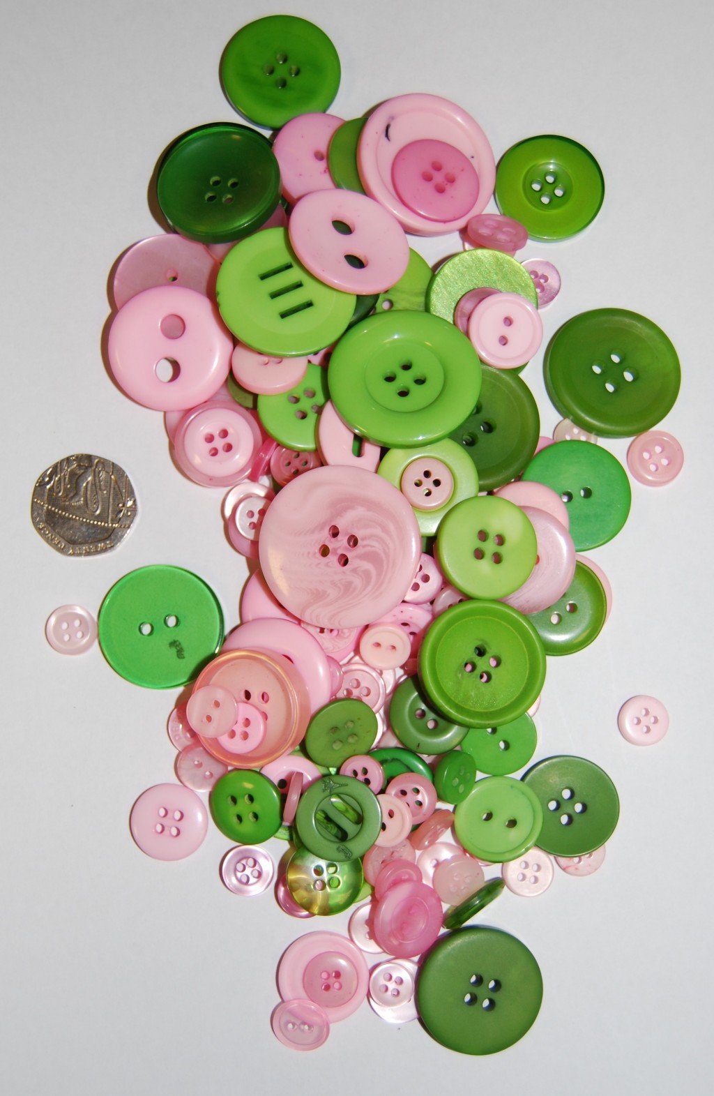 Celloexpress Pink & Green Pack Of 100G - Buttons - Mixed Sizes Of Various Pink And Green Buttons For Sewing And Crafting