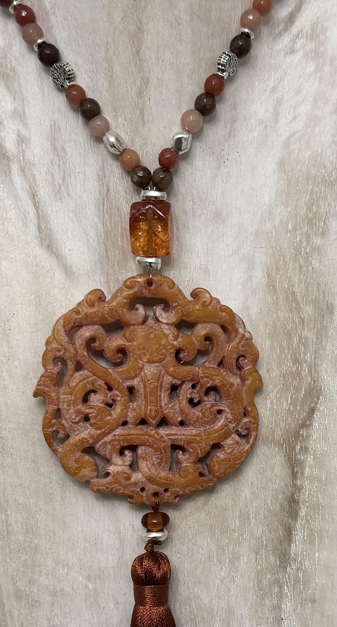 Anhur Collar Jade Naranja Marrón con Ágatas Piedras Naturales en Camel Teja Marrón Naranja Colgante Jade Mujer largo Boho Chic