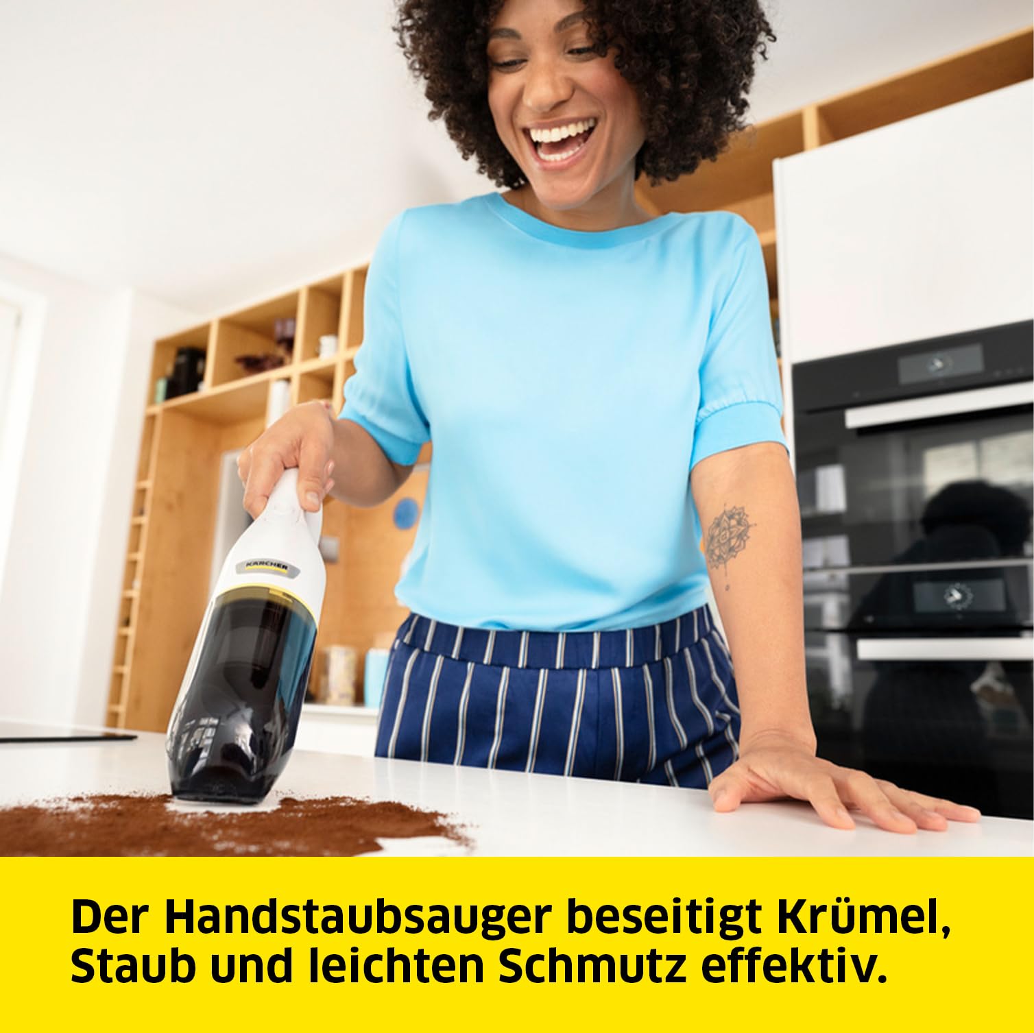 KÄRCHER Akku-Handstaubsauger CVH 3 Plus, Saugstark und überall einsatzbereit, Staubbehälter: 0,15 l, Gewicht: 0,55 kg, inkl. 7,2 V Akku, Ladestation + Adapter, 2-in-1 Fugendüse