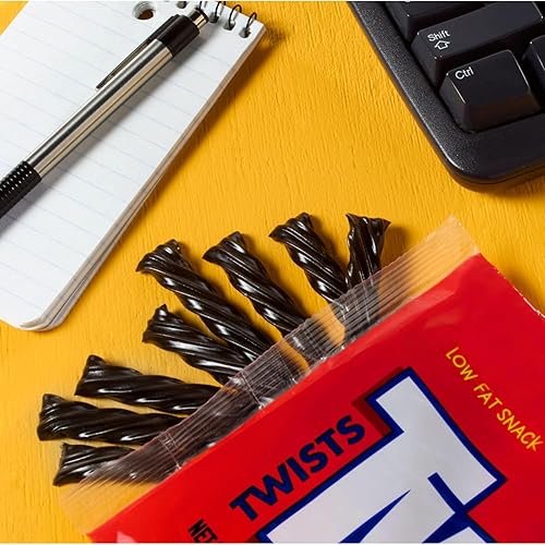 Miniatura 6 de Twizzlers Regaliz negro, paquete de 2, bolsas grandes, ideales para compartir con otros, dulces clásicos que generaciones han amado