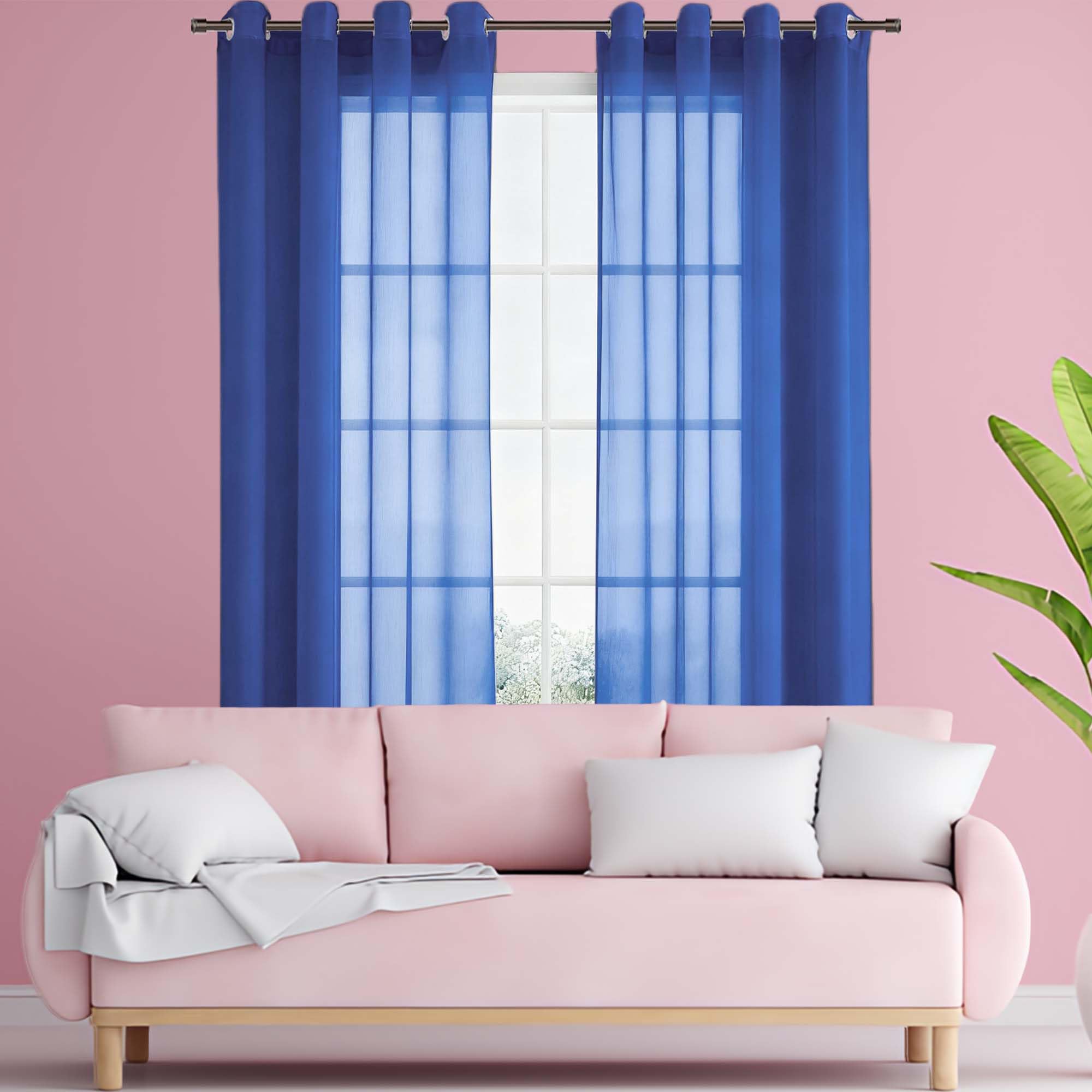 Rideaux voilages bleu foncé grand format pour l'intimité d'une chambre adulte