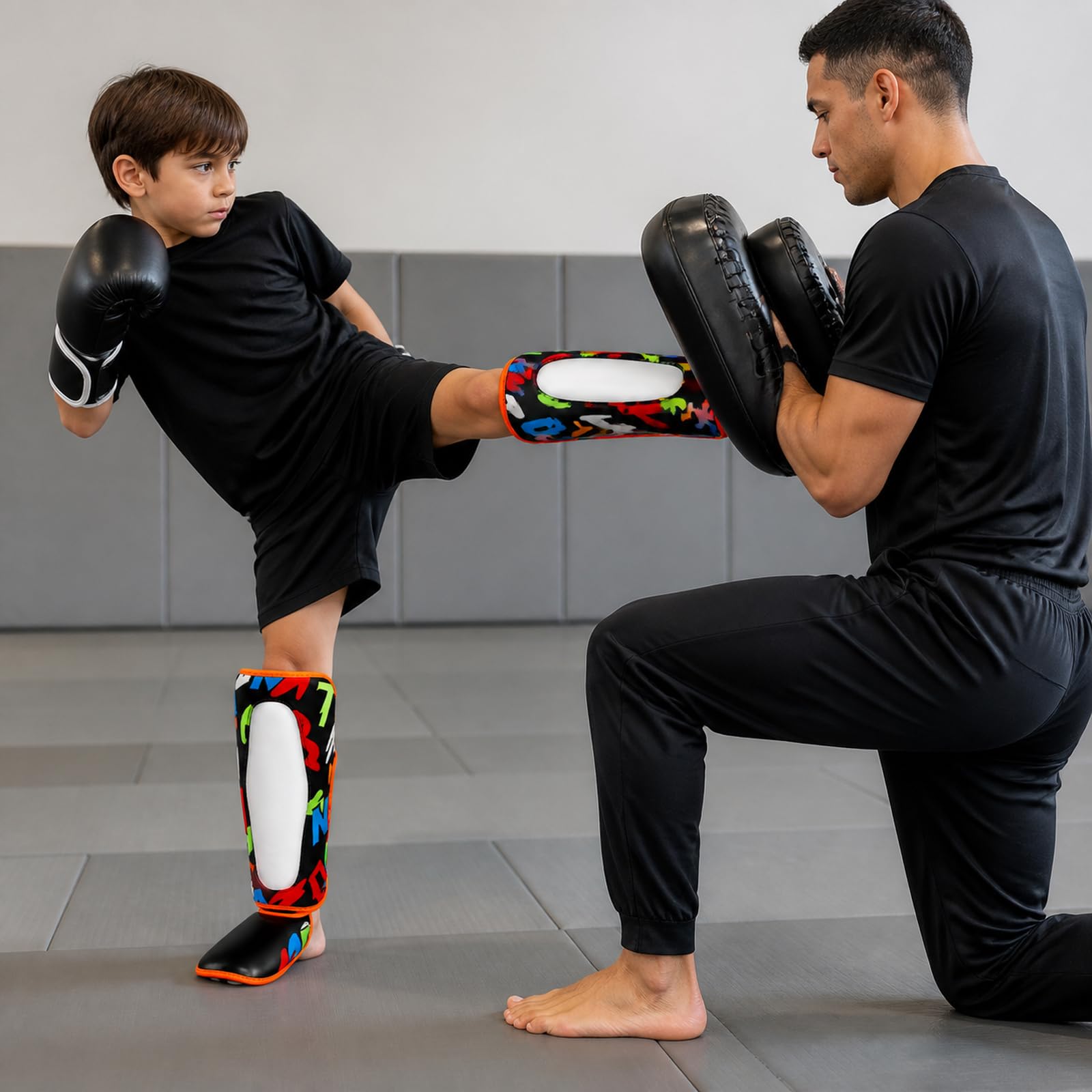 Piedi Protezione Shin Guard,Paratibia Kick Boxing,Parastinchi Spessi,Regolabili,vestibilità Sicura,Leggero,per Boxe,Muay Thai,Sport da Combattimento e Allenamento Quotidiano