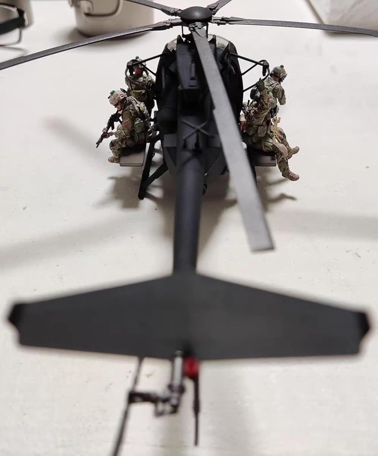 1/35 US Helicopter Command Model Kit, Unpainted and Unassembled (6 Figures, No Plane) //l1b8J9