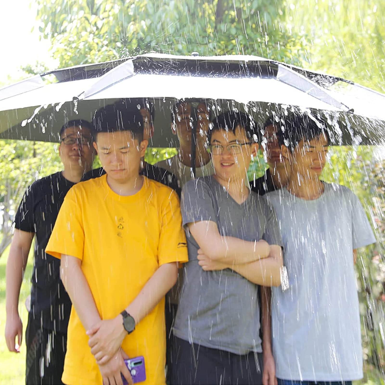 Grand parapluie de pêche avec protection UV, résistant à la pluie et au vent, fonction de levage et de dos pour un meilleur champ de vision et un levage pratique sans bloquer la vue.