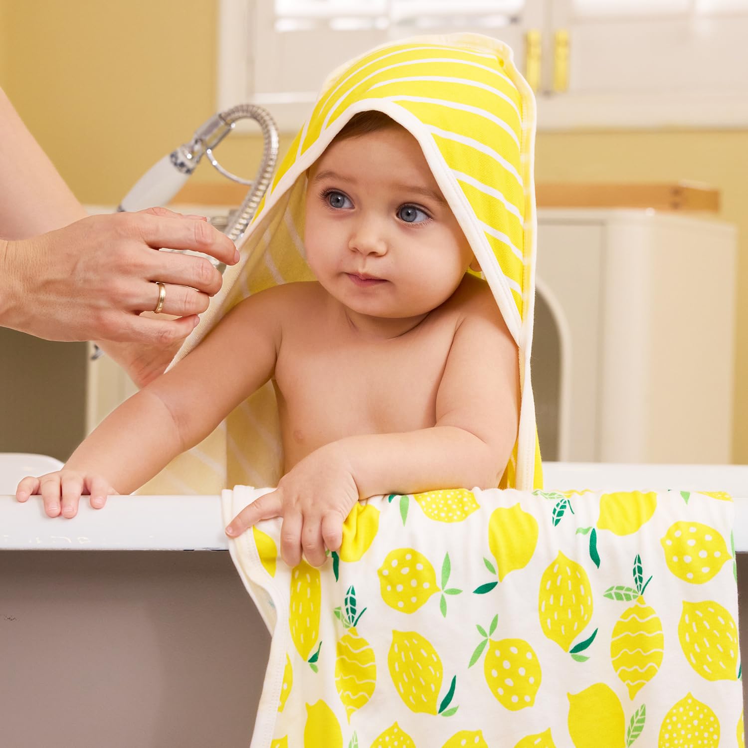 babee Reshinee Paquete de 2 toallas con capucha para bebé, toallas de baño de viscosa de bambú suaves para recién nacidos, regalos de baby shower, esenciales de baño para niñas pequeñas (limón, 29 x