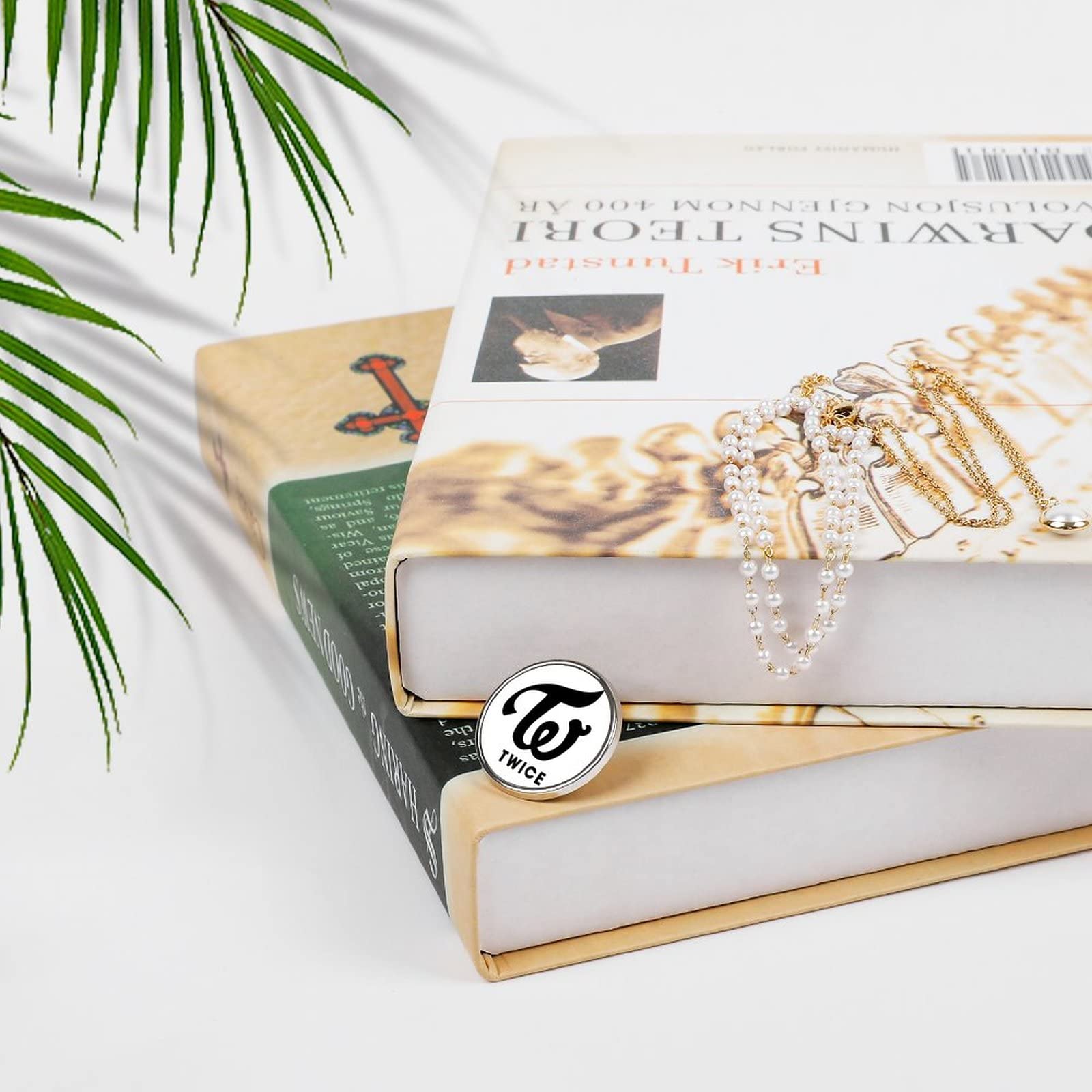 Amazon.co.jp: TWICE-Logo バッジ ブローチピン ピンバッジ 服