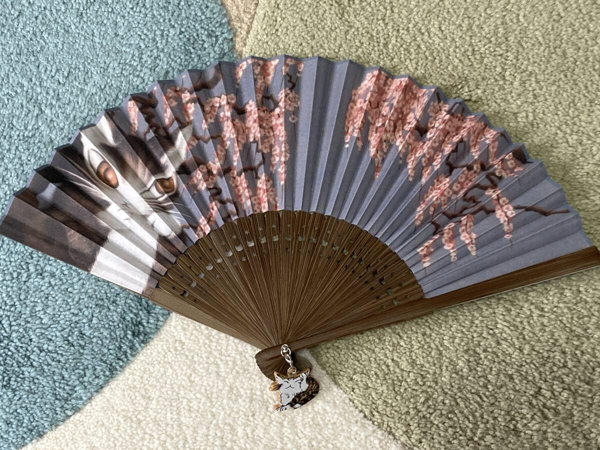 Amazon.co.jp: わちふぃーるど ダヤン 扇子 謎かけ梅 : ファッション