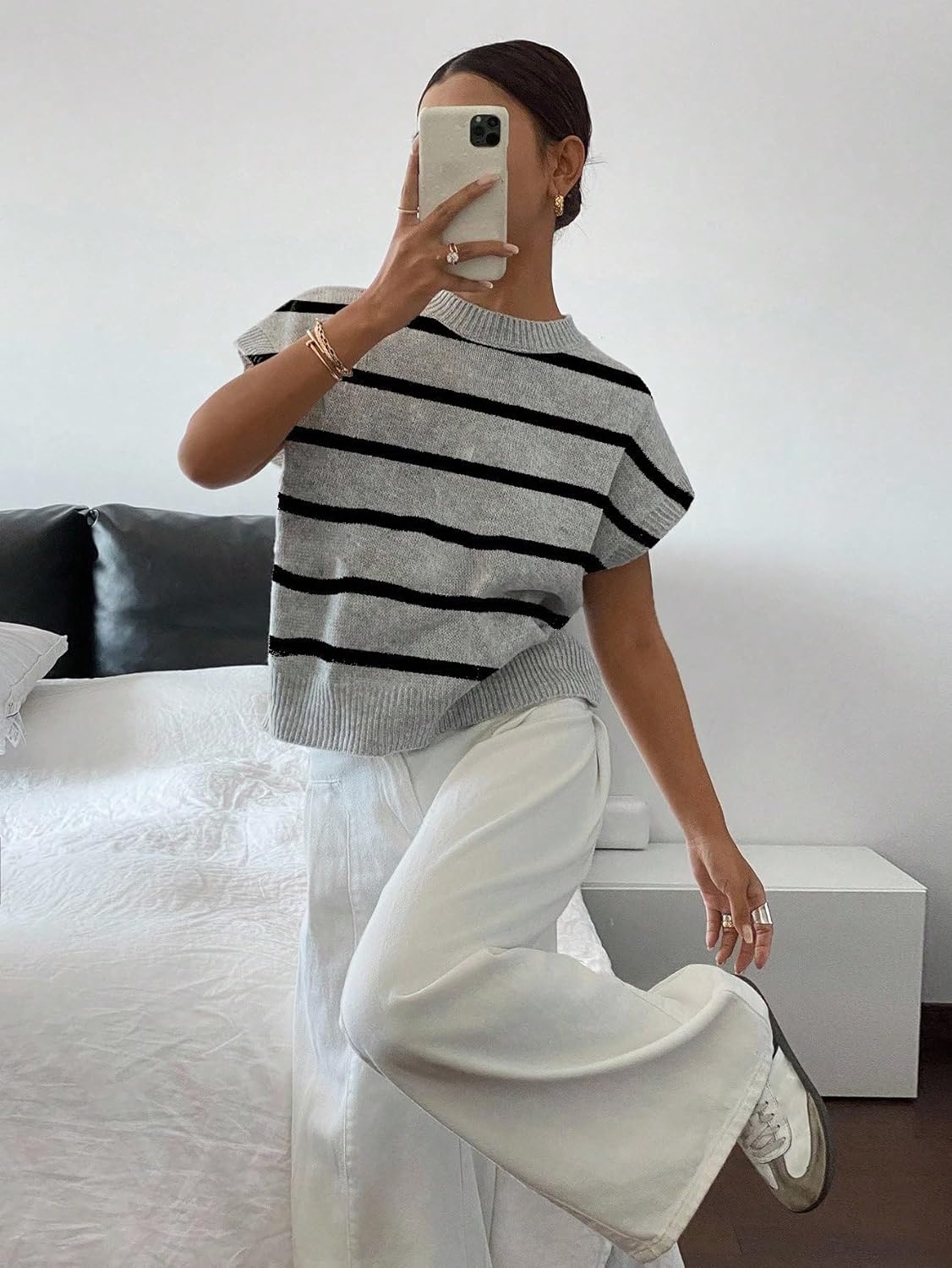 WDIRARA Women's Striped Sweater Vests Crew Neck Sleeveless Pullovers Knit Tops - Image 3