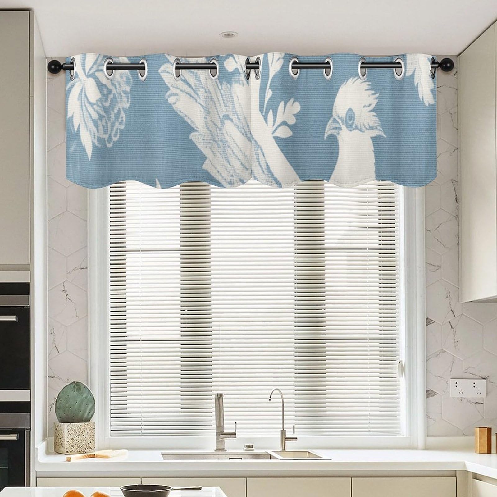 Cortinas cortas de ventana Chenonceau de 52x18 para evitar miradas sin perder luz en el baño