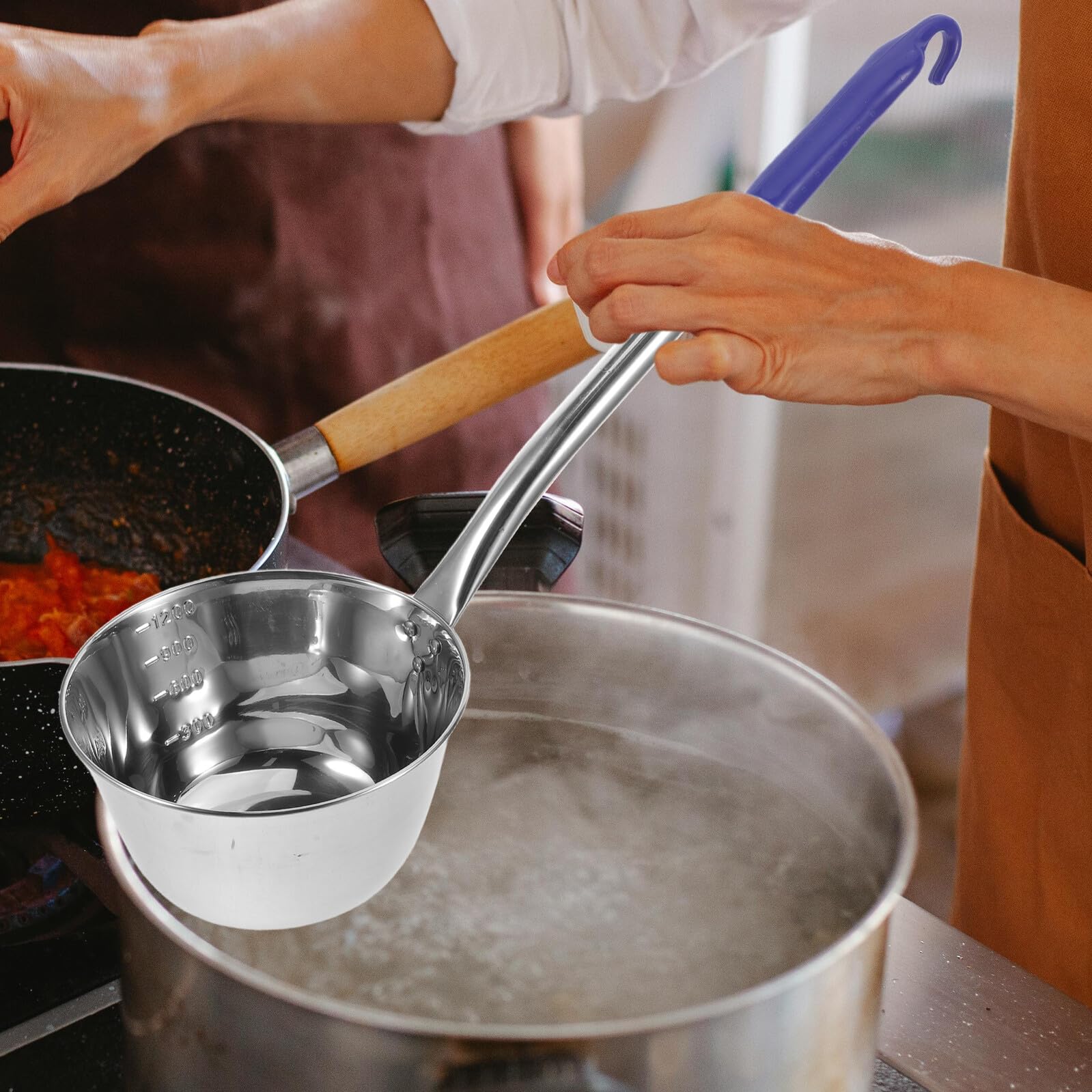 VILLCASE Cucharón de Agua de Acero Inoxidable con Mango Ergonómico para Cocina Baño y Servir Sopa Cucharón Duradero y Fácil de Limpiar Utensilio Multifuncional para Uso Doméstico