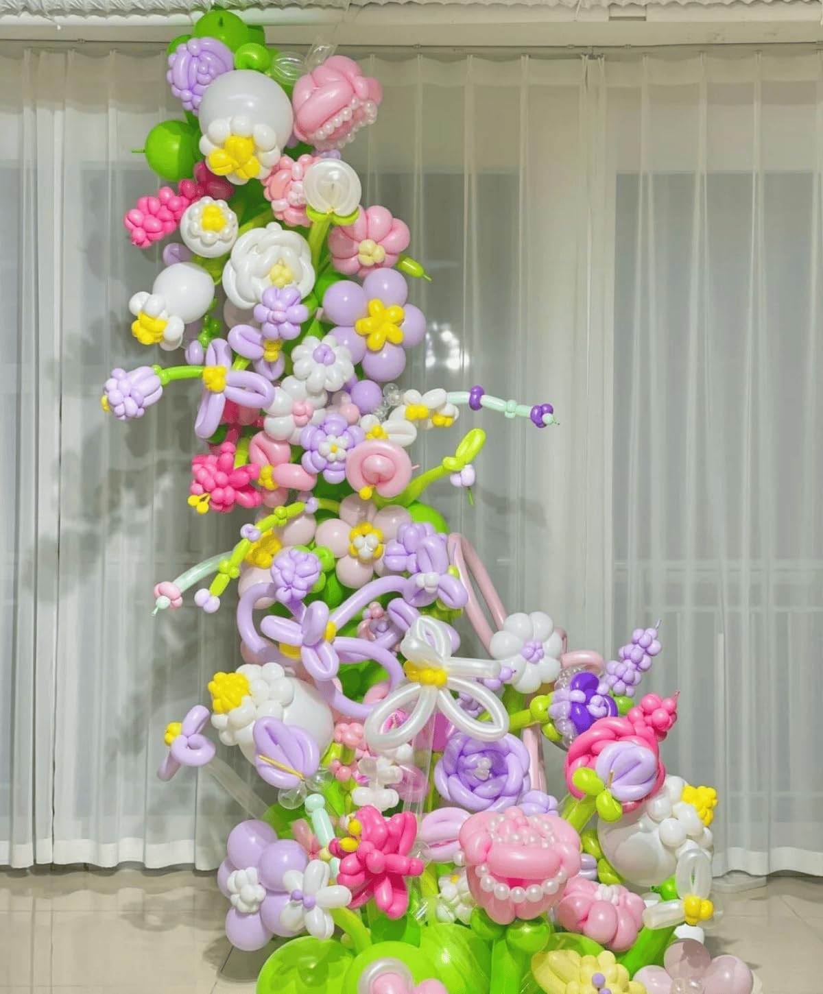 1000 Pcs 260 Balloons 3 materials Include 600 Pcs Matte 200 Pcs Metallic and 200 Pcs Pastel Long Balloons Used to create a variety of shapes