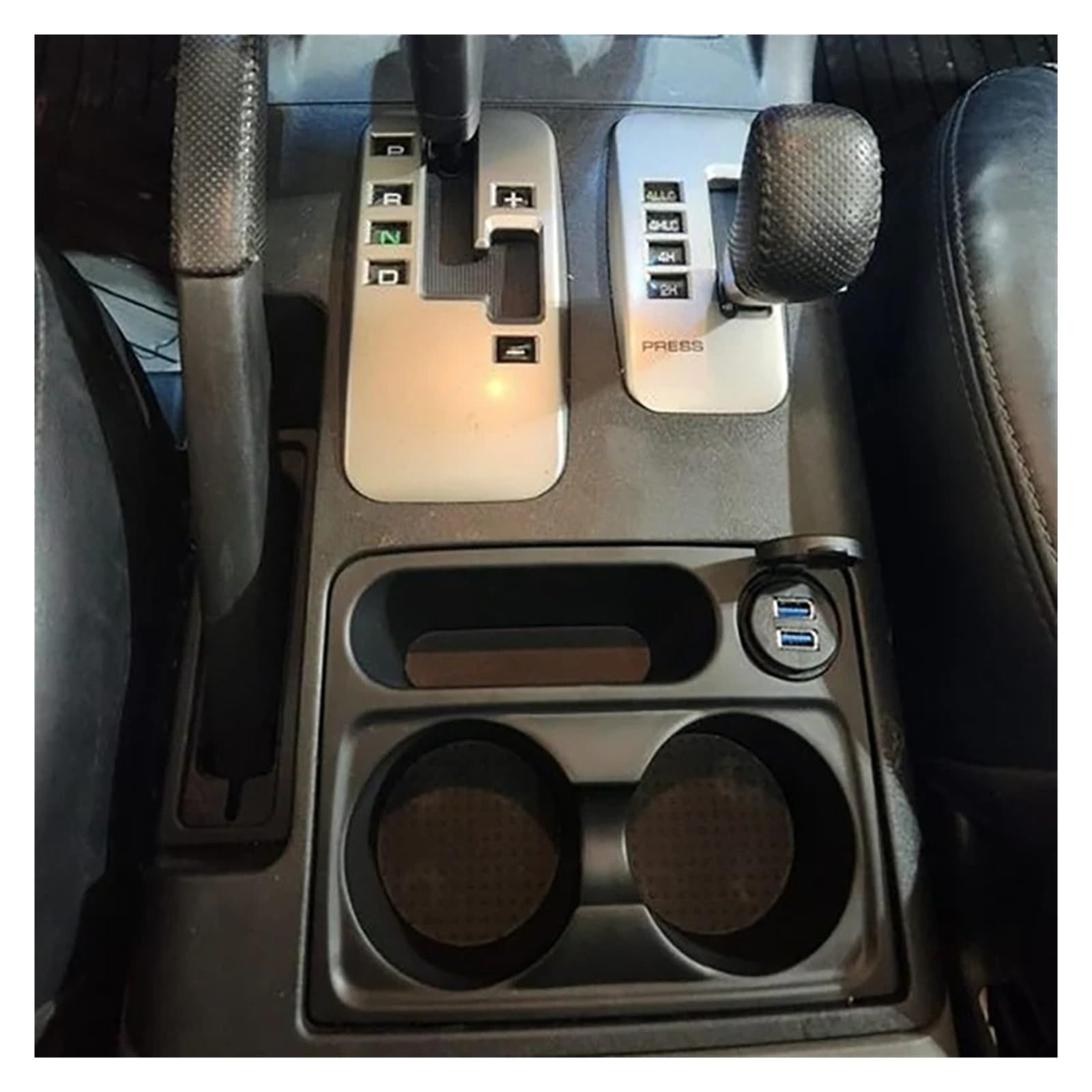 Porta Vasos Ajustable Coche para Mitsubishi para Pajero Montero V73V75V77 2001-2005 con Soporte para Vasos USB Consola Caja Interior(A)