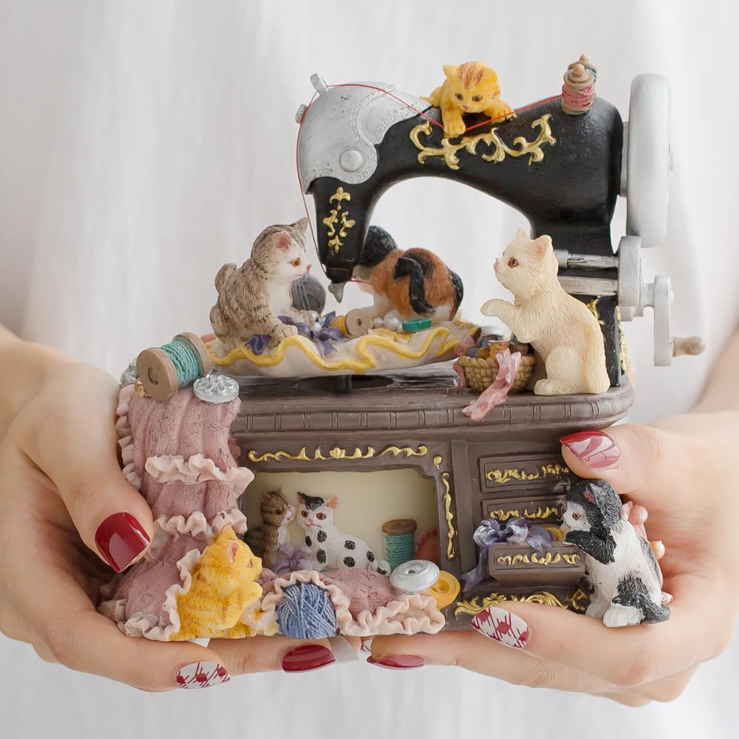 LOVE FOR YOU Gift Wrapped Music Box Cat Lovers Sewing Machine Musical Decoration for Girls and Women Kids Baby Niece Sister Daughter Mom Granddaughter Grandma Christmas Birthday Present Gifts