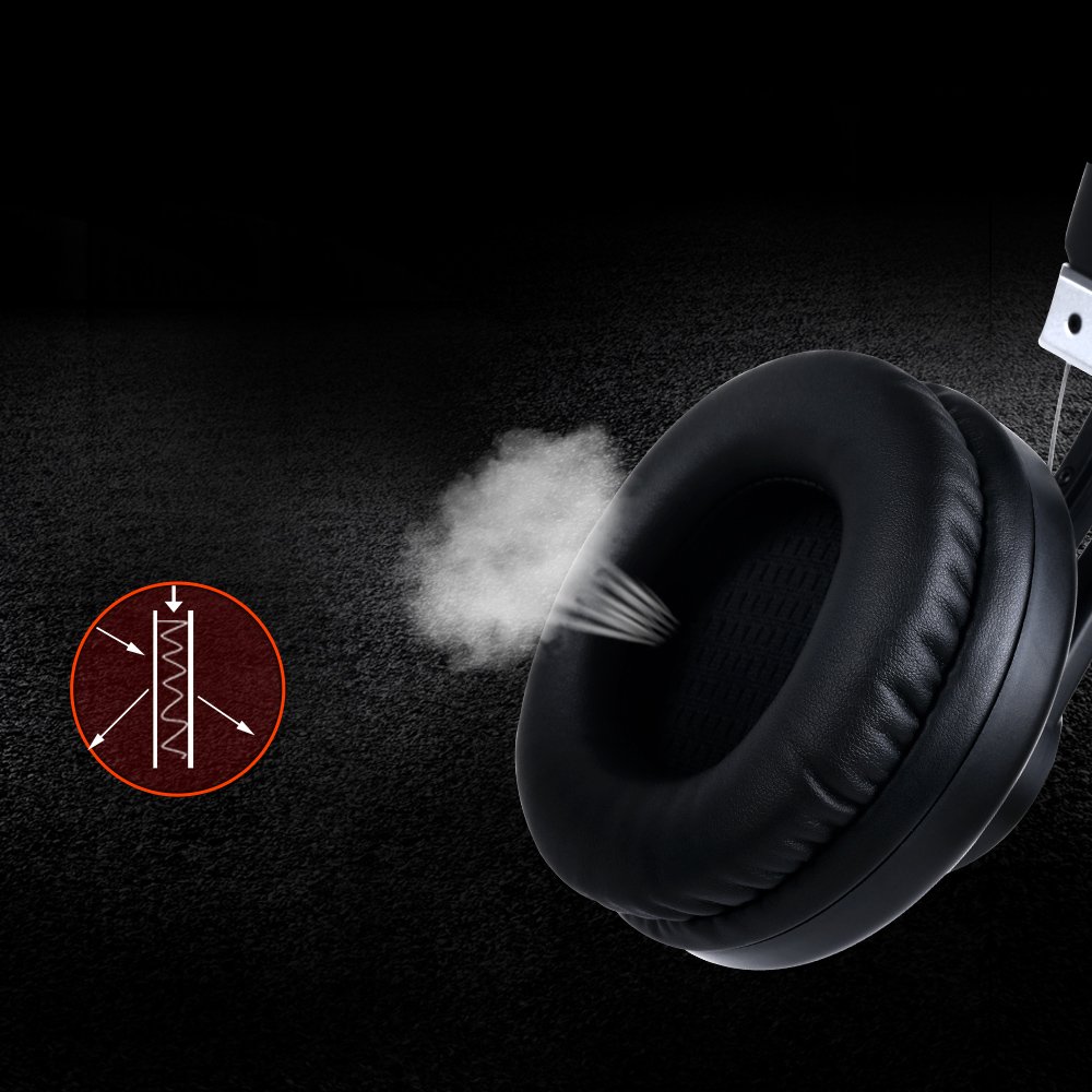 Somic G932 earcup showing breathable material for comfort