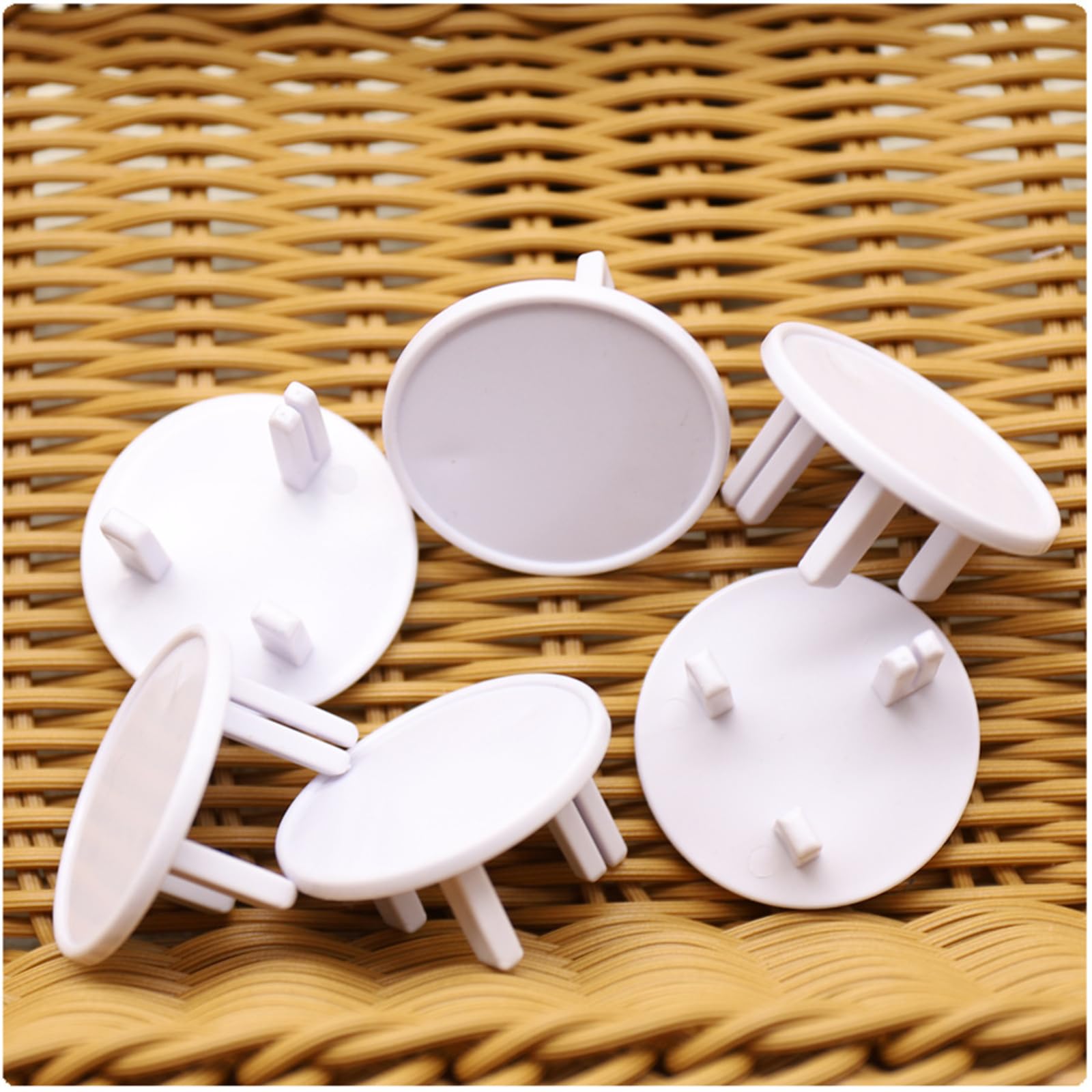 Garosa 1pcs Outlet Covers 3 Hole Socket Baby Proofing Electric Plug Protector Electrical Safety ABS for Home Office Firmer Fixing Easy Installation Childproof(Round-white)