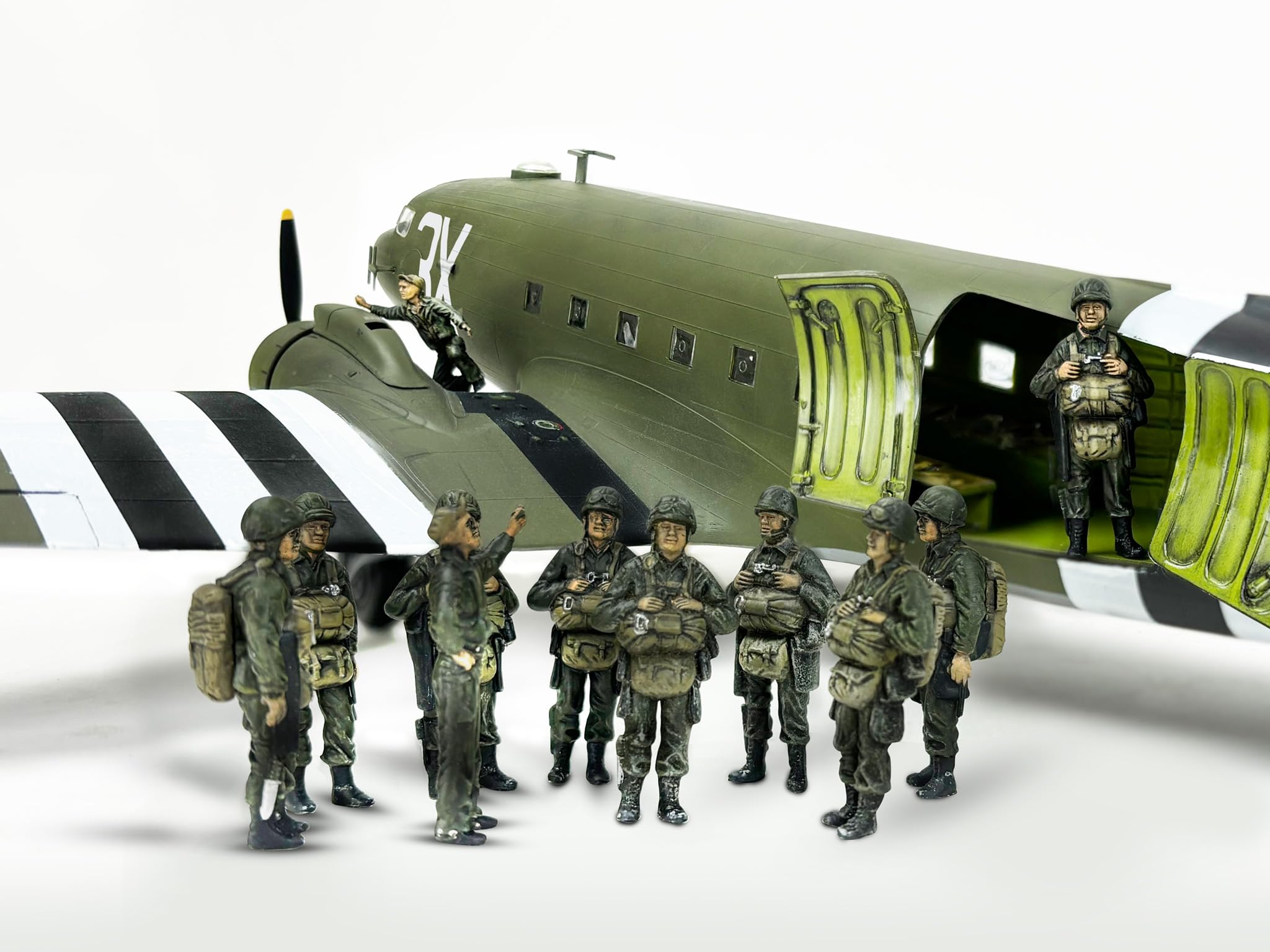航空機・ヘリコプター revell 1/48 C-47 SKYTRAIN Amazon.com: Revell 15875 C47 Skytrain WWII 1:48 Scale Model
