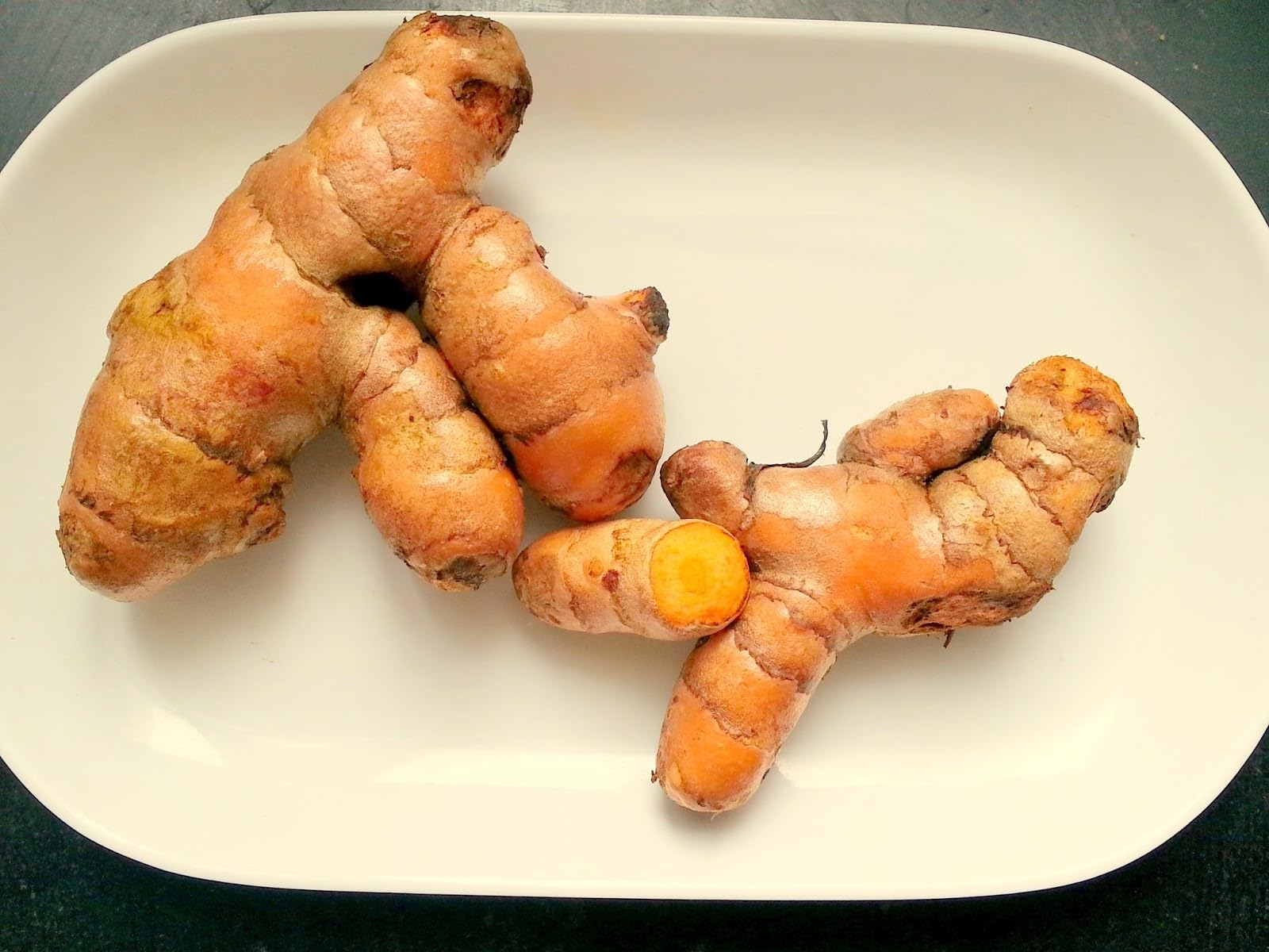 PARSHUTARA Raw Turmeric Roots (Kacchi Haldi) 100% Chemical-Free,High Curcumin,Fresh & Handcrafted|for Cooking,Herbal Teas,Skincare & Traditional Ceremonies Natural Immunity Booster Ayurvedic Herb 400G