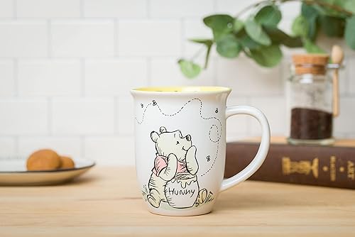 Miniatura 43 de Silver Buffalo Disney Winnie the Pooh - Taza de cerámica con diseño de hojas de otoño, 20 onzas Azul/Blanco,Taza de cerámica para caravana