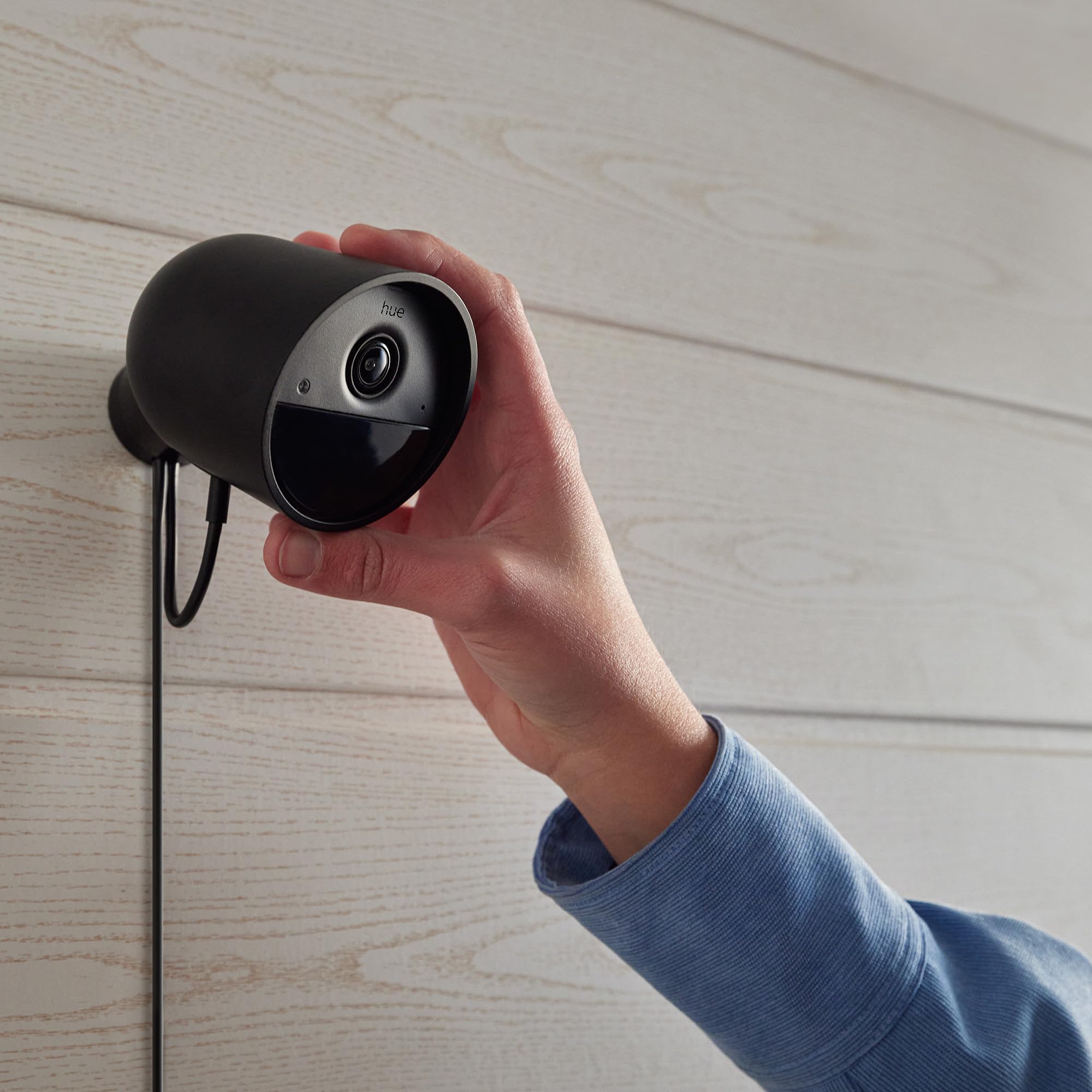 Philips Hue Secure Cámara de Video Vigilancia Inteligente para Exteriores o Interiores, Versión con Cable, Full HD Video, Control de Vigilancia y Luz Inteligente con Solo una App, Negro
