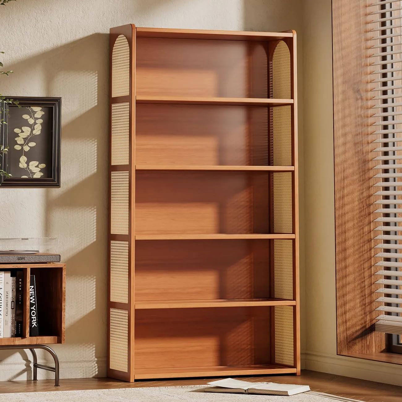 Estantería de madera contra el desorden en salones y bibliotecas de casa