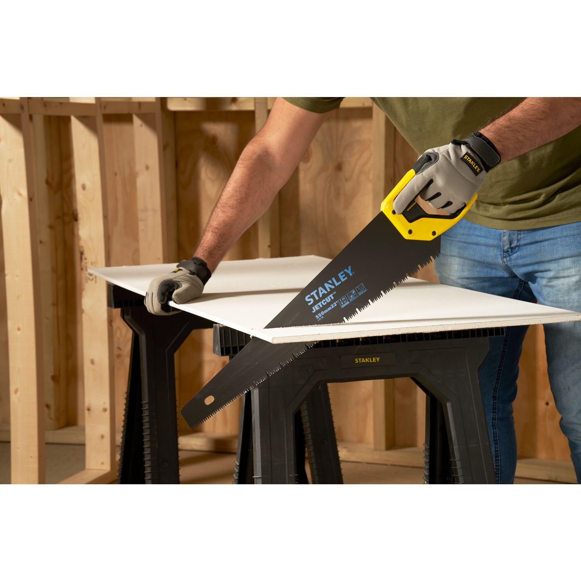 Stanley 2-20-149 Scie Égoïne JetCut 7Dents/Pouce - Fabriquée en France - Traitement Blade Armor - Spéciale Panneaux de Plâtre - 550 mm - Poignée bi Matière - Traçage À 45° Et 90° Noir/Jaune