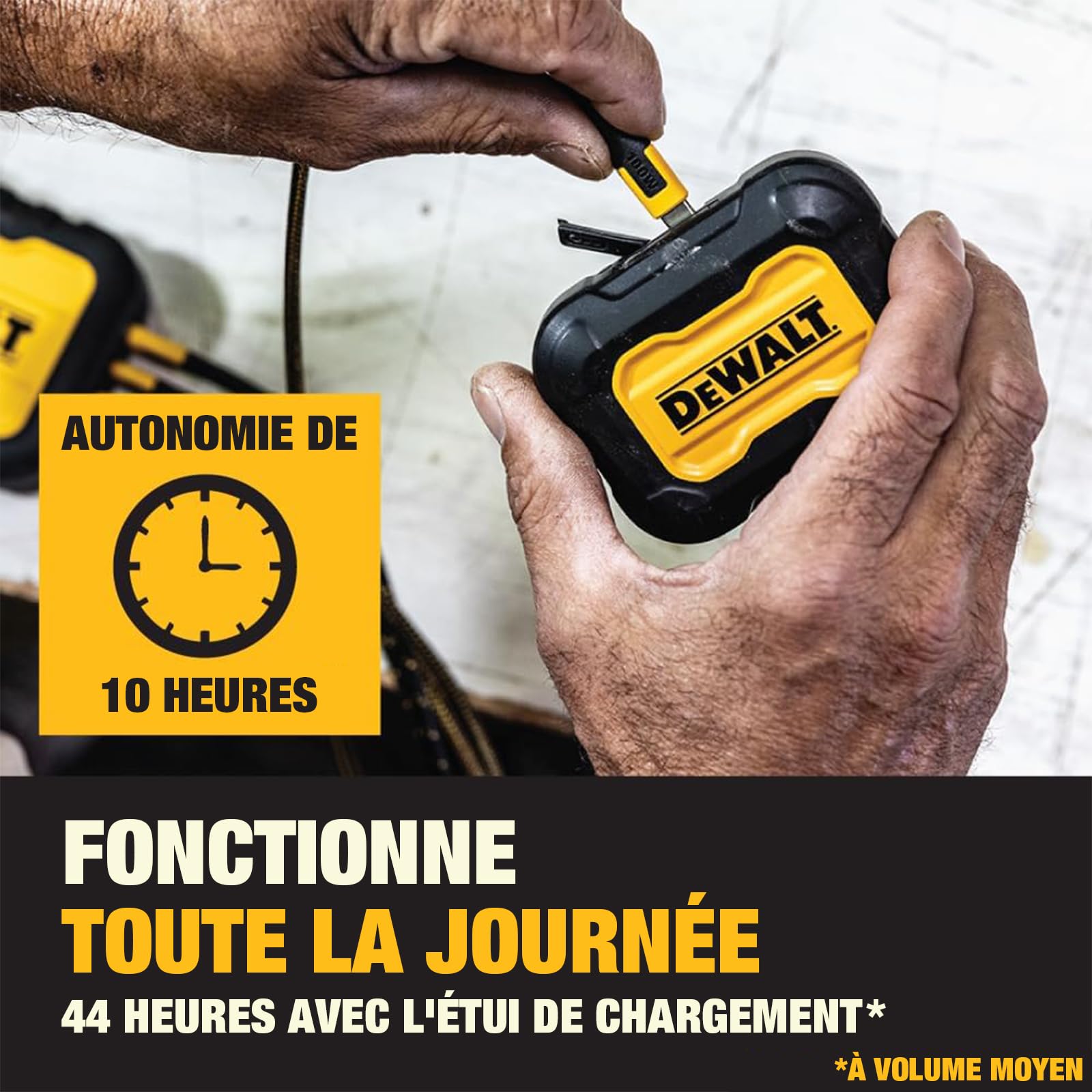 DEWALT Jobsite Écouteurs Ouverts très résistants Bluetooth 5.3 sans Fil avec 44 Heures d'autonomie, Son de qualité supérieure, véritable Conduction d'air sans Fil, écouteurs Ouverts avec Crochets