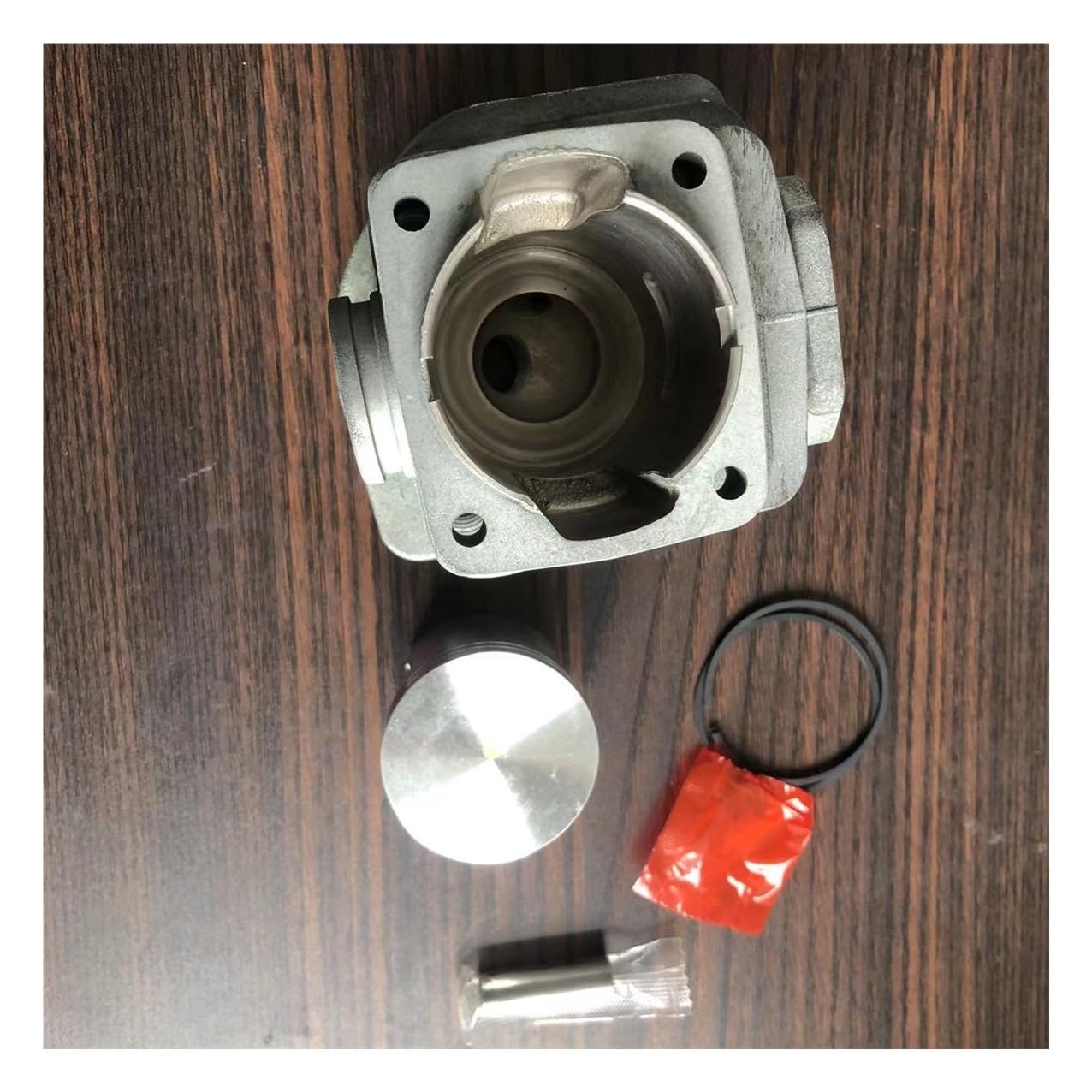 Kit piston-cylindre 46 mm pour réparer une débroussailleuse FS420