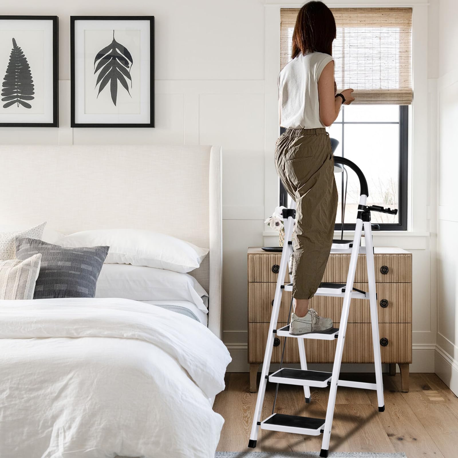 Escalera plegable de 5 peldaños, escalera plegable de 5 niveles, con bandeja para herramientas y pasamanos, escalera doméstica para casa, cocina, trastero, armarios, oficina, color: blanco