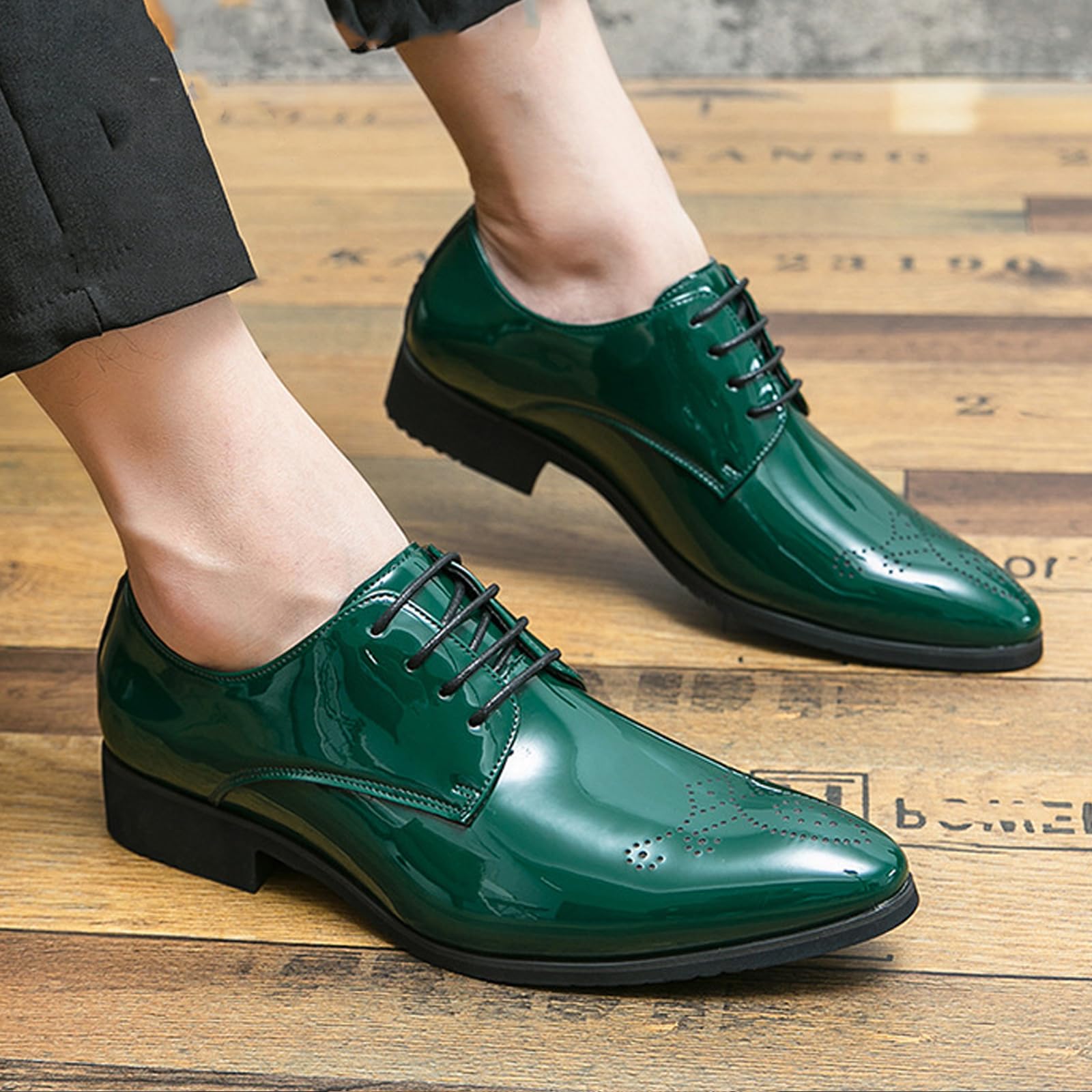 Scarpe Eleganti da Uomo Oxford Scarpe da Uomo in Pelle Verniciata Slip on Mocassini Piatti Scarpe Eleganti da Cerimonia a Punta
