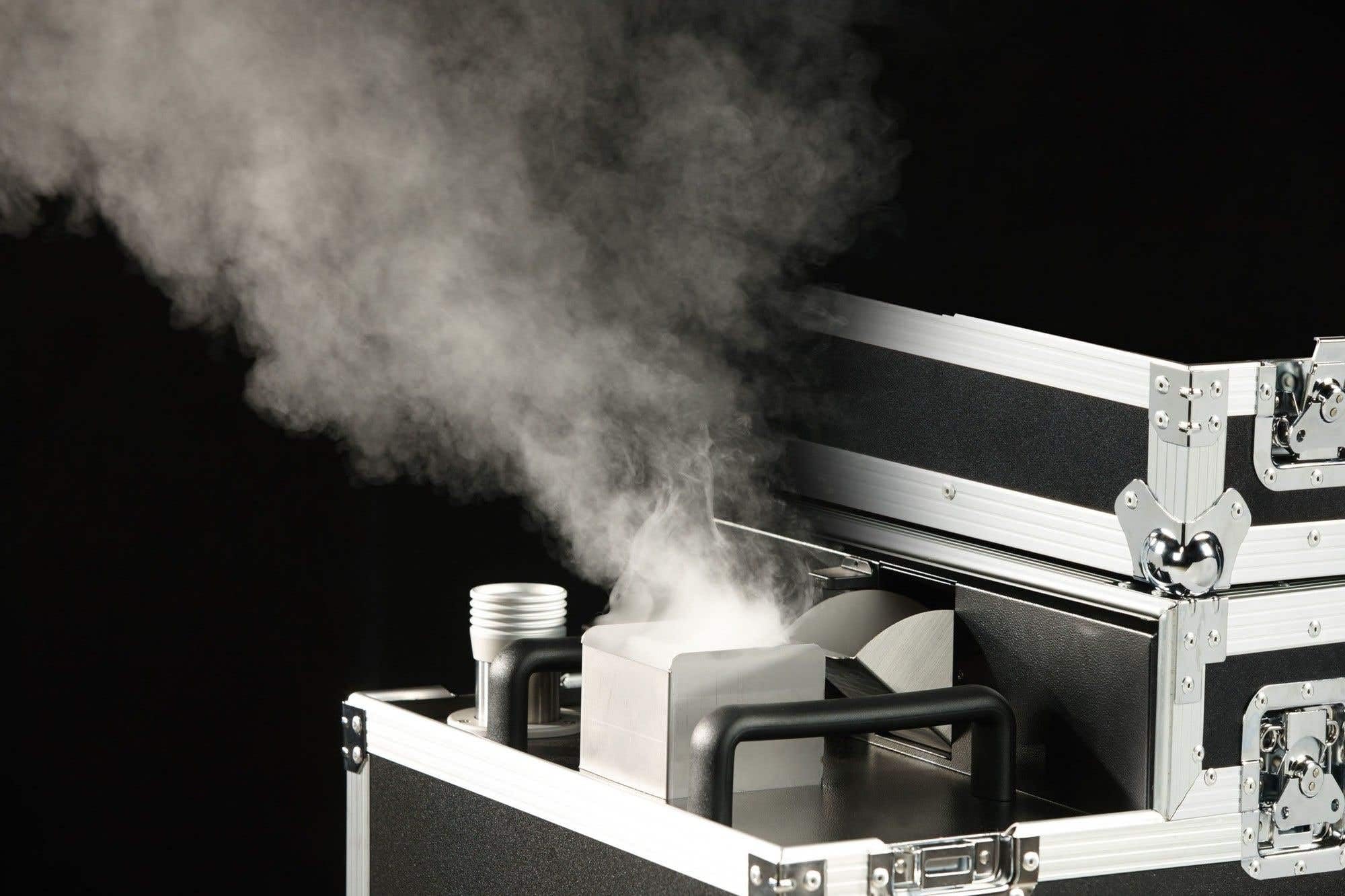BeamZ Professional HZ3000 - Máquina de niebla hazer para DJs y discotecas | Máquina de calidad, control DMX y mando a distancia, rendimiento constante en uso continuo, para teatros y producciones