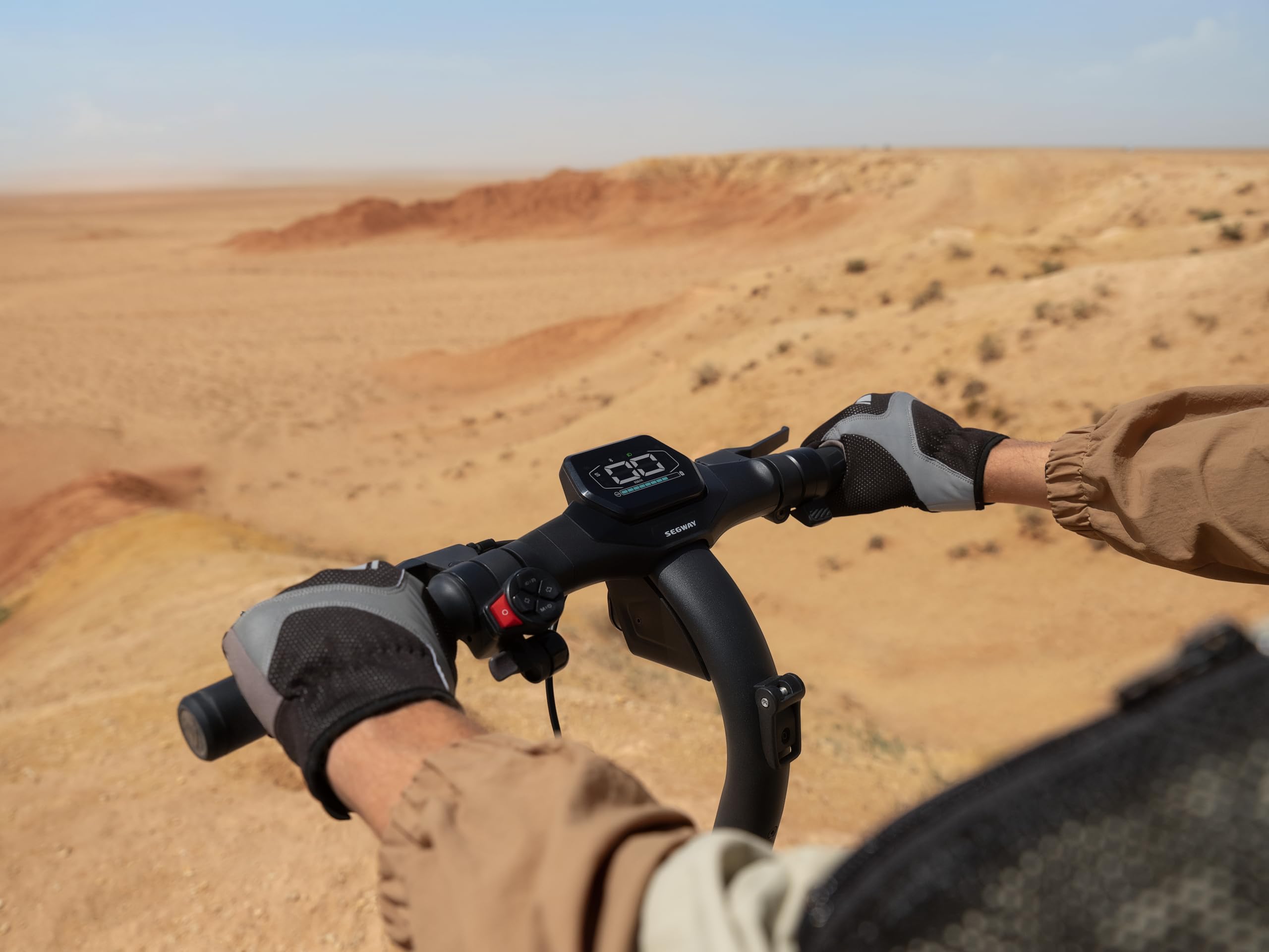 Segway ZT3 Pro D, E-Scooter mit Deutscher Straßenzulassung, 70 km Eco Modus Reichweite, 56km im Sport Modus, Vollfederung, 120 kg Tragkraft, 25% Steigung, Offroad-Reifen, Apple Find My, wasserfest