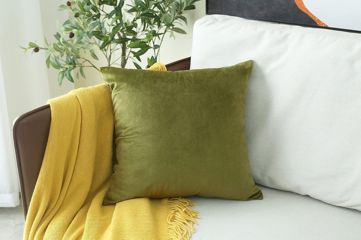 MUDILY Pack of 2 Velvet Soft Decorative Square Throw Pillow Covers Cushion Case Pillowcases for Sofa Chair Bedroom Car, Grass Green 20 x 20 Inch
