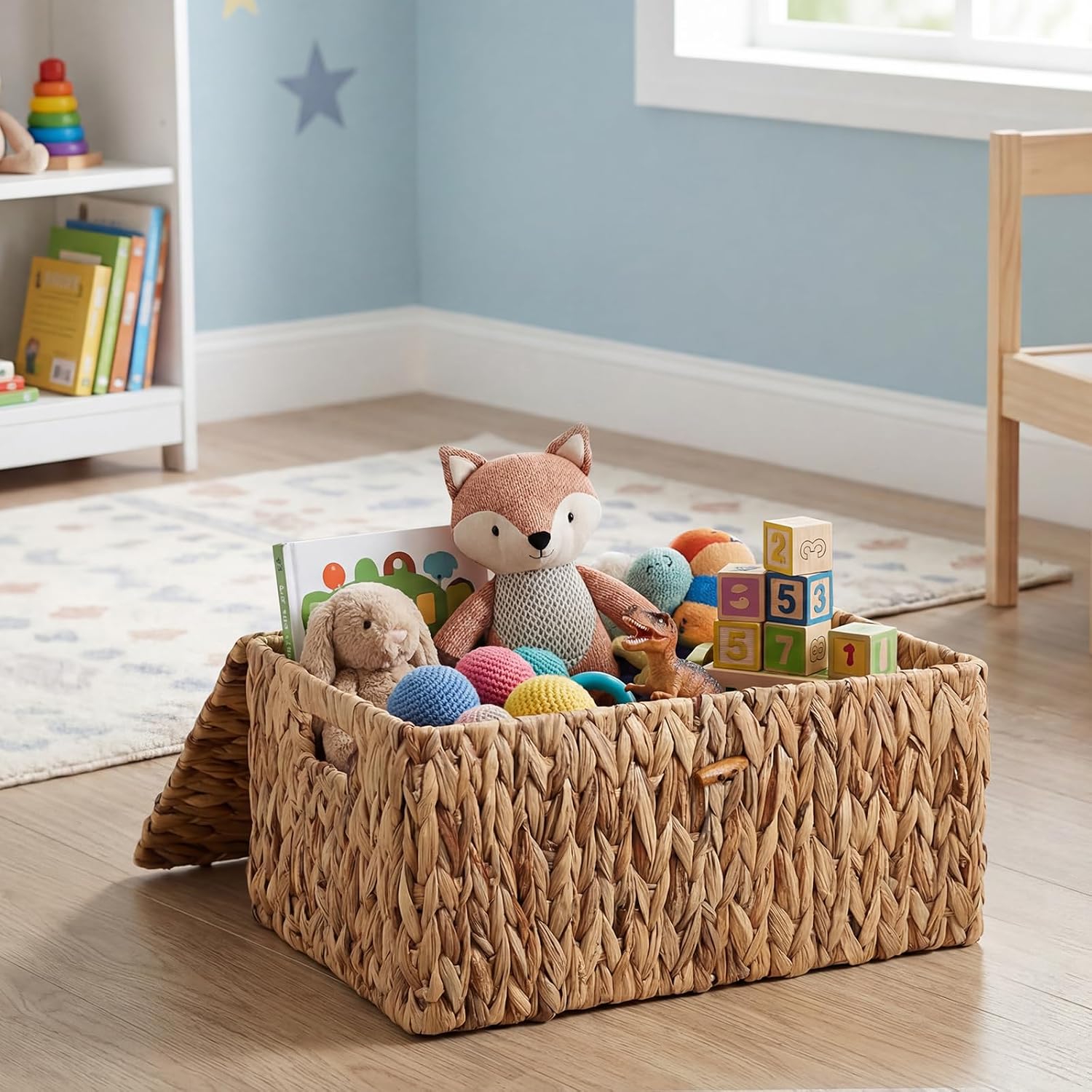 Large Wicker Basket with Lid, Natural Water Hyacinth Storage Baskets with Built-in Handles Woven Decorative Box for Shelf Pantry Laundry, Home Organizer, 15.7"x11"x7.5"