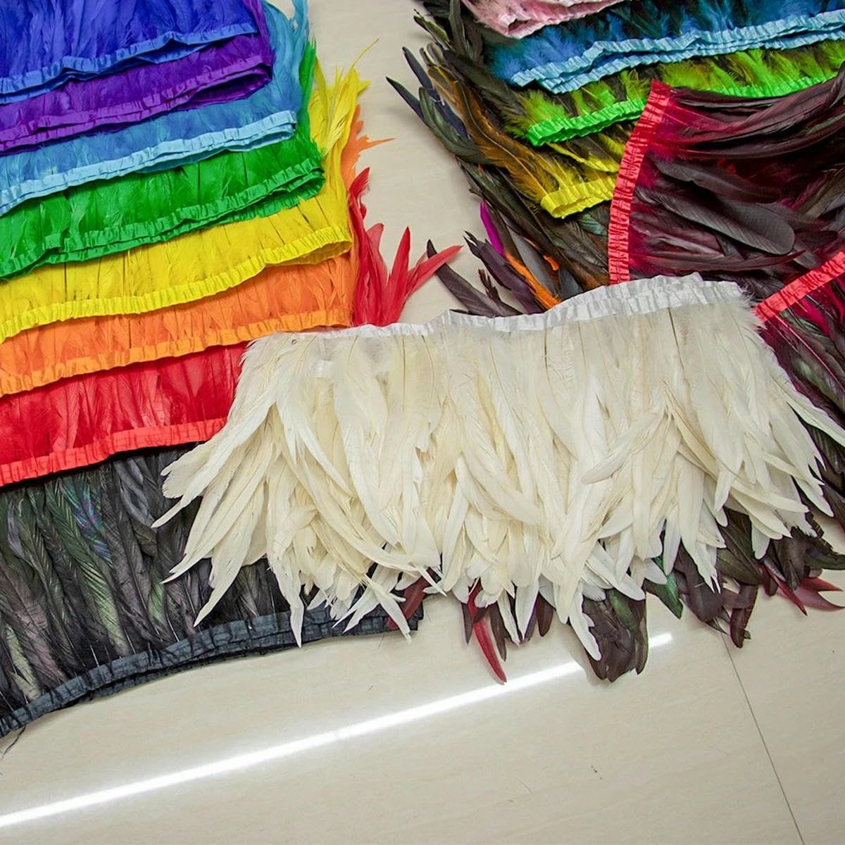 2 Meter Hahn-Hühnerfedern-Besatz für Heimwerker, Karnevalsdeko, lang, farbig, Hochzeitskleid-Deko, Kleidungszubehör, goldfarben, 25–30 cm