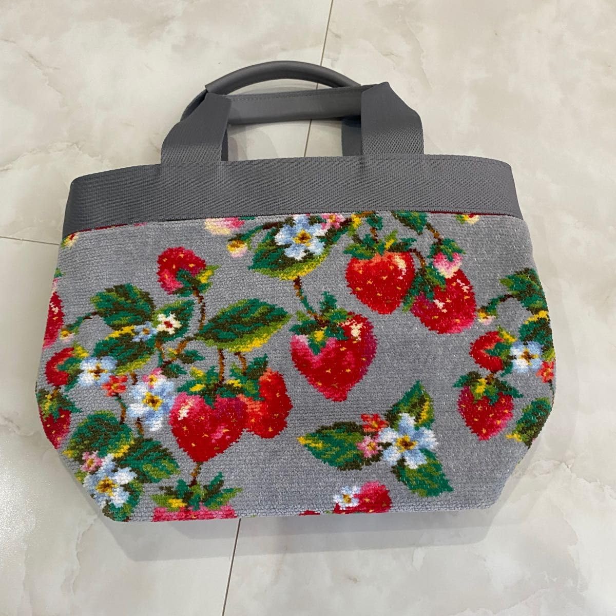 フェイラー　ストロベリーフィールド　トートバッグ　黒　いちご Amazon.co.jp: フェイラー ストロベリーフィールド ランチトート