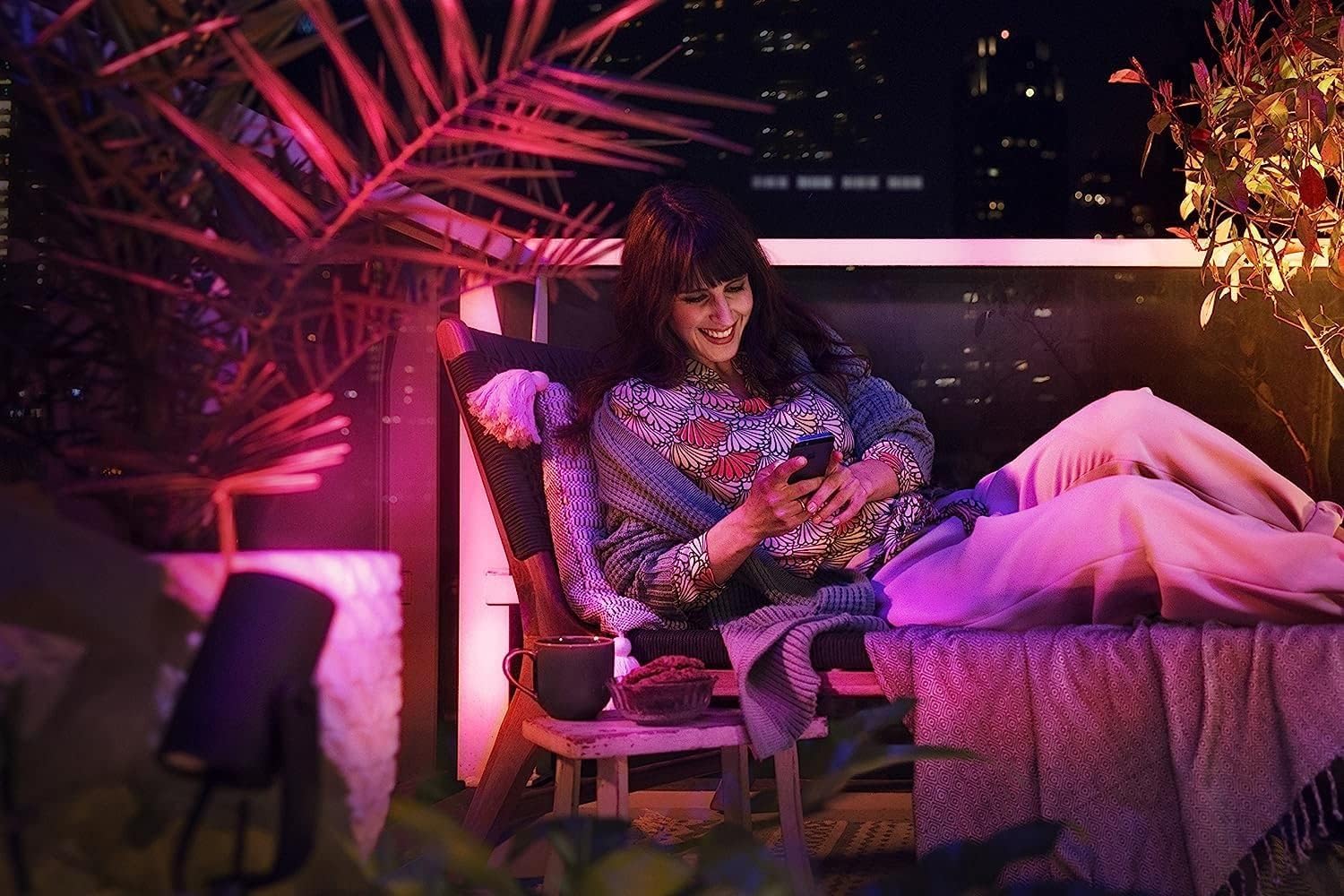 Philips Hue White & Color Ambiance Lily Gartenstrahler Basis Set 3er Pack, dimmbare Außenleuchten, smarte Lichtsteuerung, schwarz