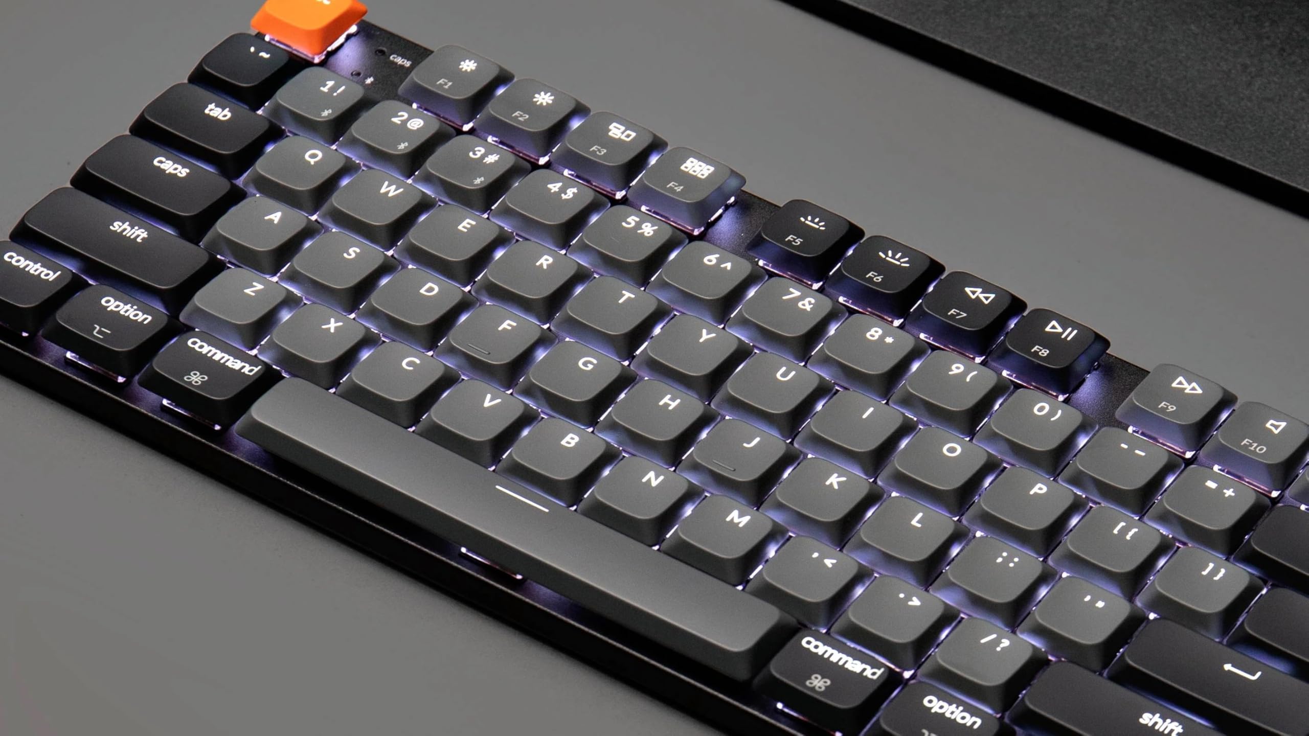 Keychron K1 Version 6 Tastiera meccanica wireless, Bluetooth/USB-C, RGB, Hot-swap, QMK/VIA Macro programmabili, PBT Keycaps, Per Mac Windows, Gateron 2.0 Red Switch