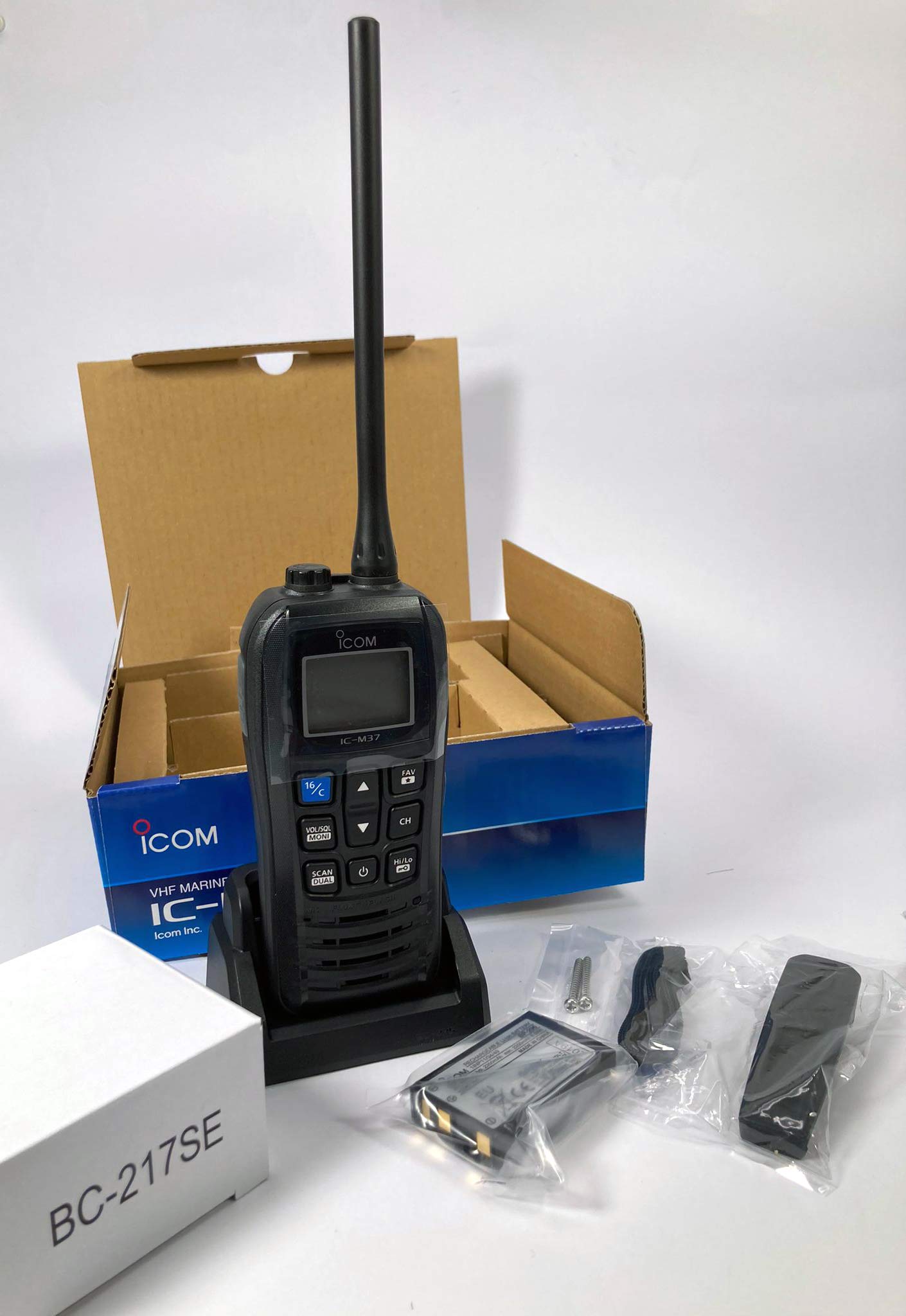 ICOM IC-M37 Récepteur VHF NAUTIQUE 6 W flottant détection lumineuse
