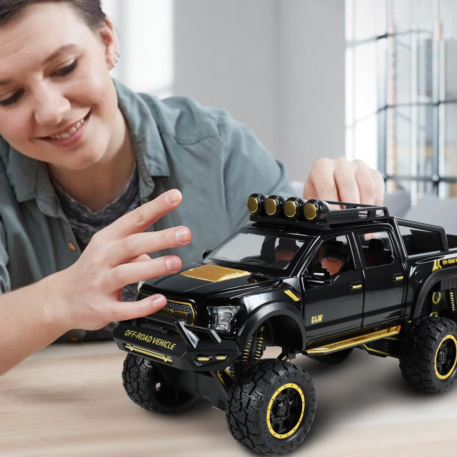 Toy Truck Ford F150 Raptor Pickup, Pull Back Car Toy with Light and Sound, 1/24 Diecast Alloy Toy Cars Model Gift for Ford Lovers Collecttion, Classic Black