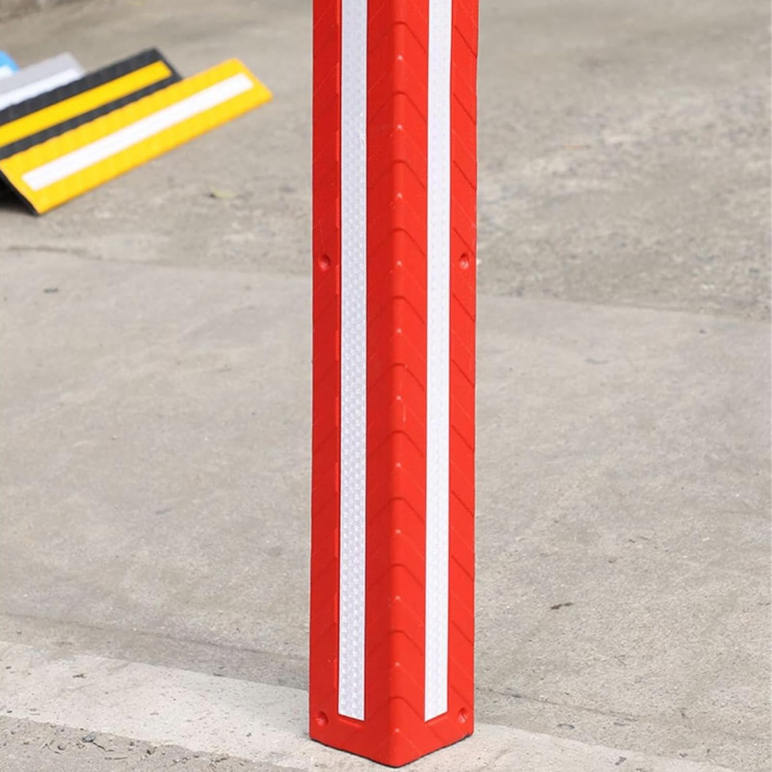 80cm Long Rubber Garage Wall Corner Guard, Vehicle Reflective Protector with Enhanced Visibility for Low Light Conditions (Red)