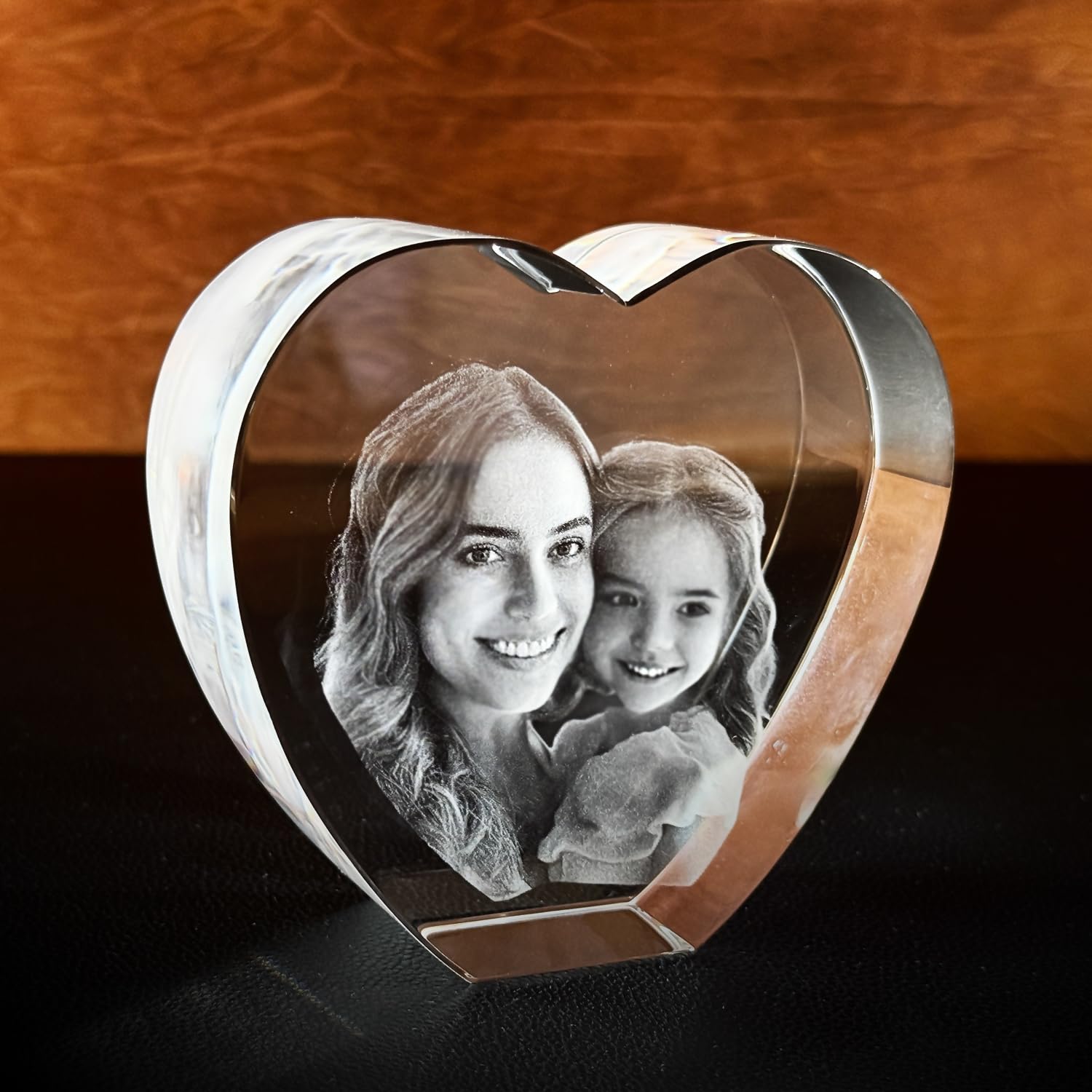 contento – 3D Glasherz – personalisiertes Glasfoto mit 3D Lasergravur im Kristallglas – Geschenkidee für Weihnachten, Valentinstag, Jahrestag, Geburtstag Größe: S 110x100x35 inkl. Leuchtsockel