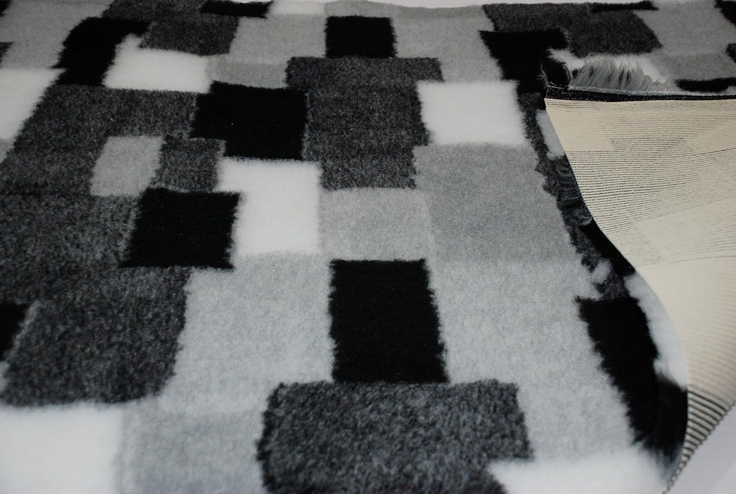 CRS Fur Fabrics Profesjonalna antypoślizgowa pościel weterynaryjna dla psa szczeniaka weterynaryjnego patchworkowa - czarno-szara, wstępnie przycięta - 1 Mtr-150 cm x 100 cm