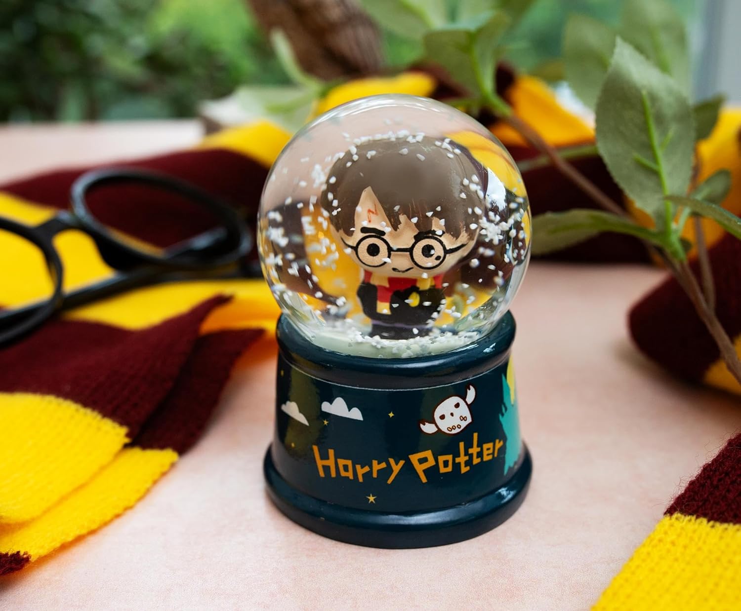 Silver Buffalo Harry Potter Chibi Castle Light Up Snow Globe, 55 mm