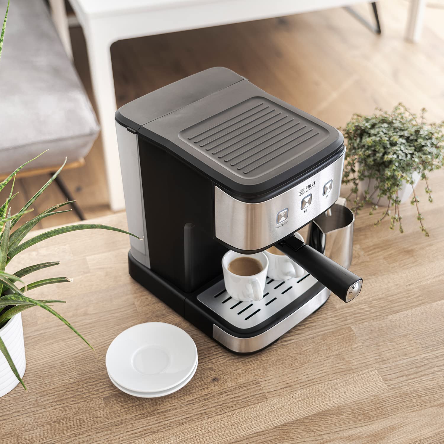 TZS First Austria Espresso Siebträgermaschine elektrisch, mit professionellem Milchschäumer, tauglich für Pads, 1,5 L Wassertank, inkl. 2-in-1 Messlöffel und Tamper, Edelstahl/Schwarz