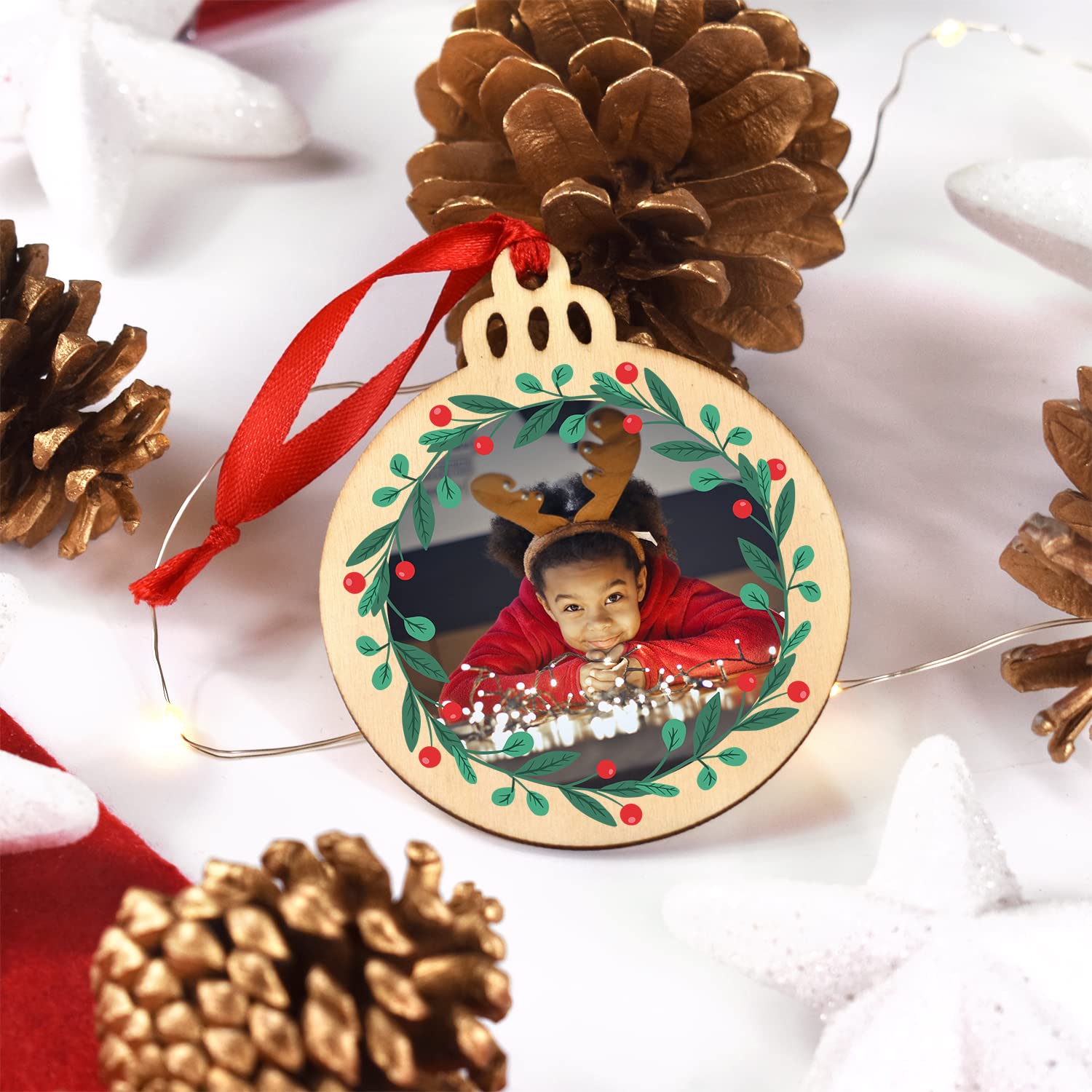 Kerstbal van hout - gepersonaliseerde kerstdecoratie - Feestje van Hout
