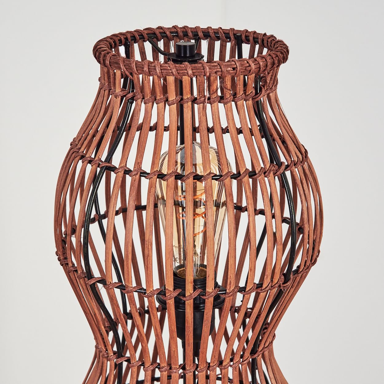 HOFSTEIN Stehleuchte Cardeira, Stehlampe im skandinavischen Design, Boho-Style mit Schirm aus Rattan in Natur, mit Lichteffekt, E27, Höhe 110cm, Fußschalter - Wohnzimmer, Schlafzimmer, Esszimmer, Flur