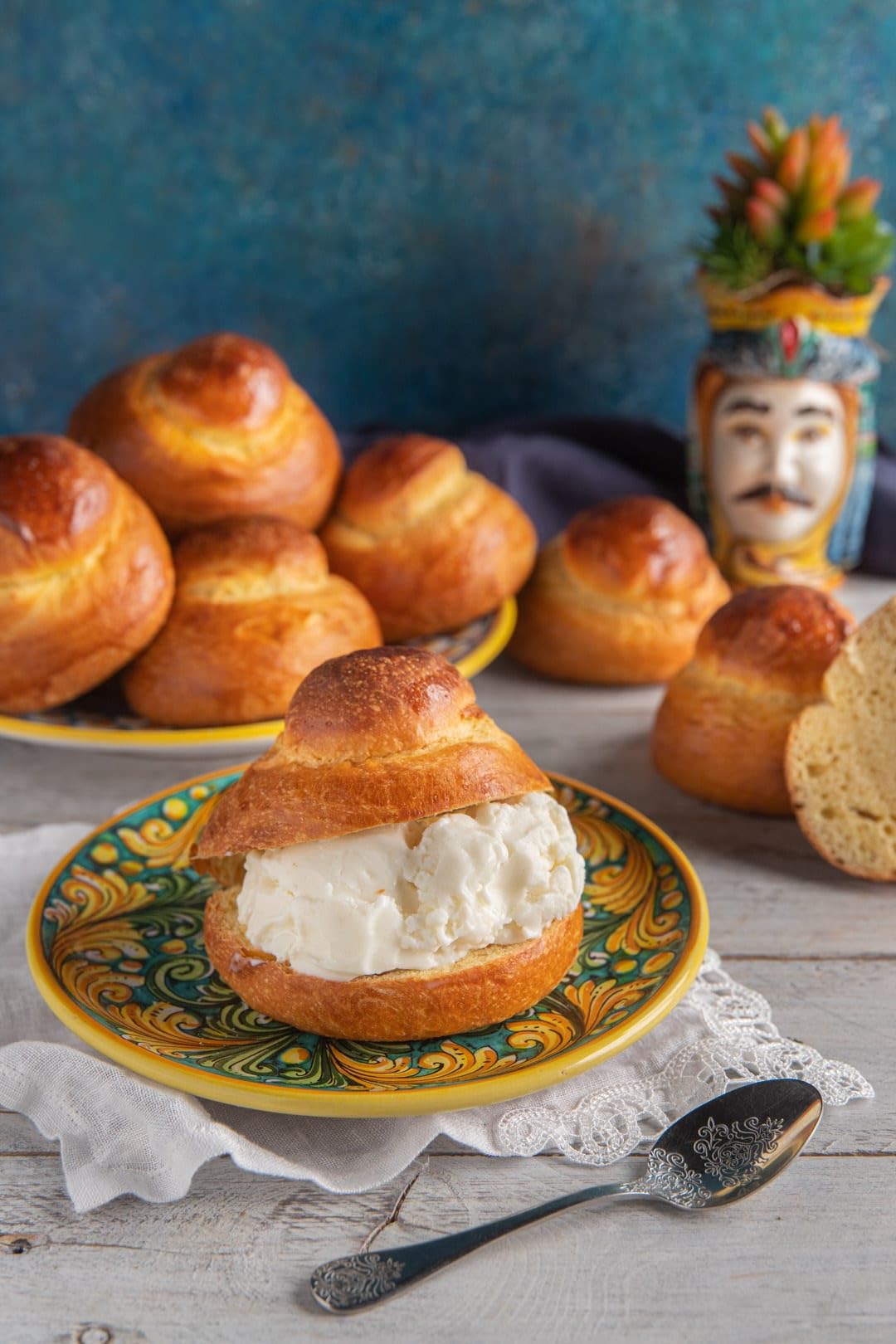 Brioche Siciliana Cu Tuppo, Brioches Artigianali per Granite e Gelati, Prodotti Tipici Siciliani Confezionati Singolarmente 26 Pezzi